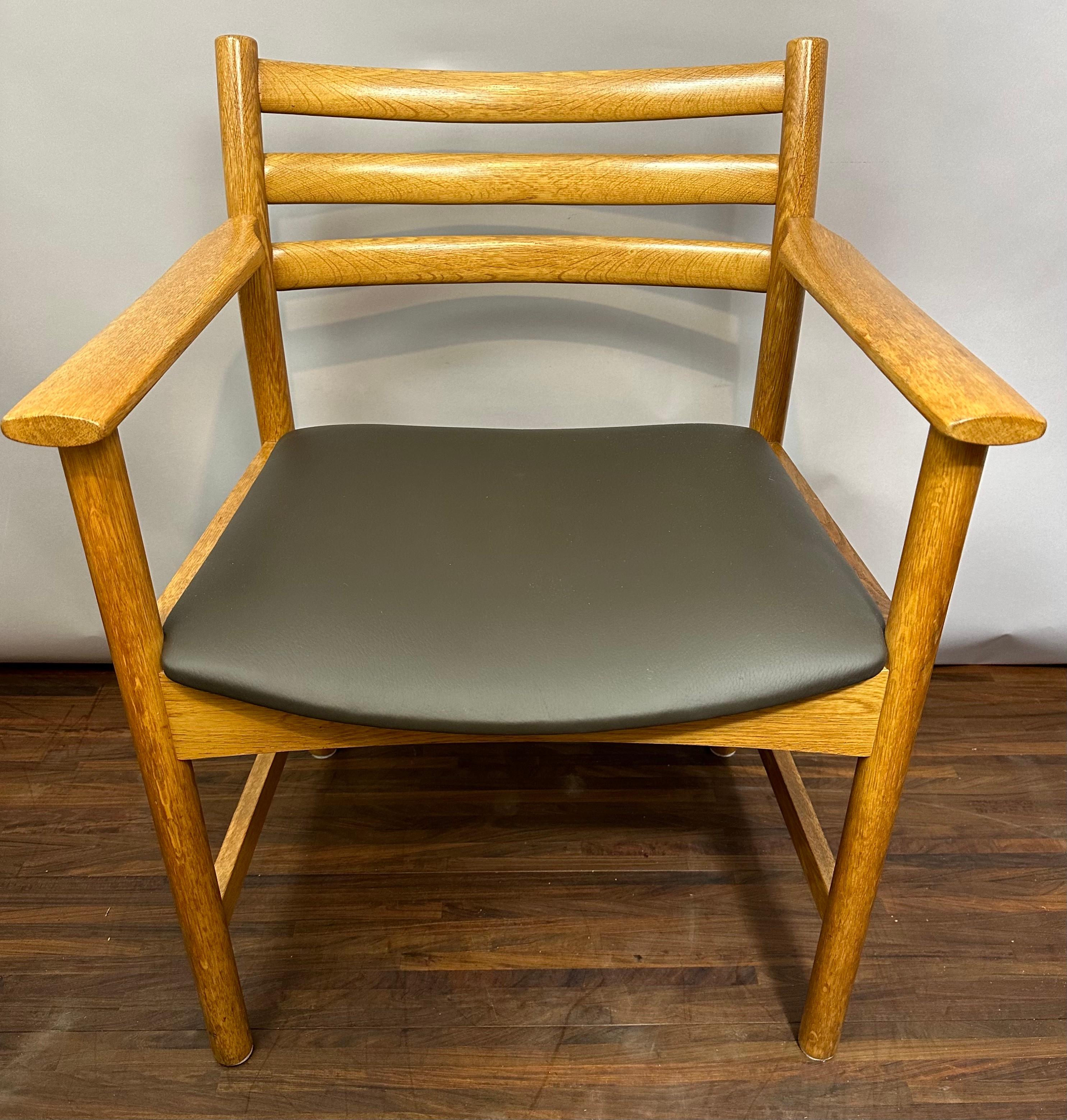 Set of 8 1960s Oak Danish Poul Volther for Sorø Stolefabrik Dining Chairs In Good Condition In London, GB