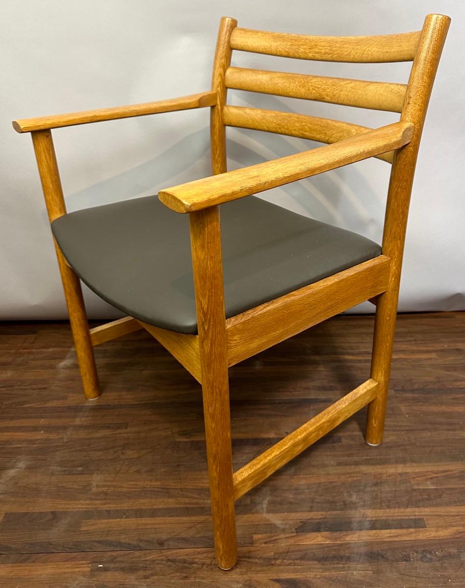 Ensemble de 8 chaises de salle à manger en chêne danois des années 1960 Poul Volther pour Sorø Stolefabrik en vente 1