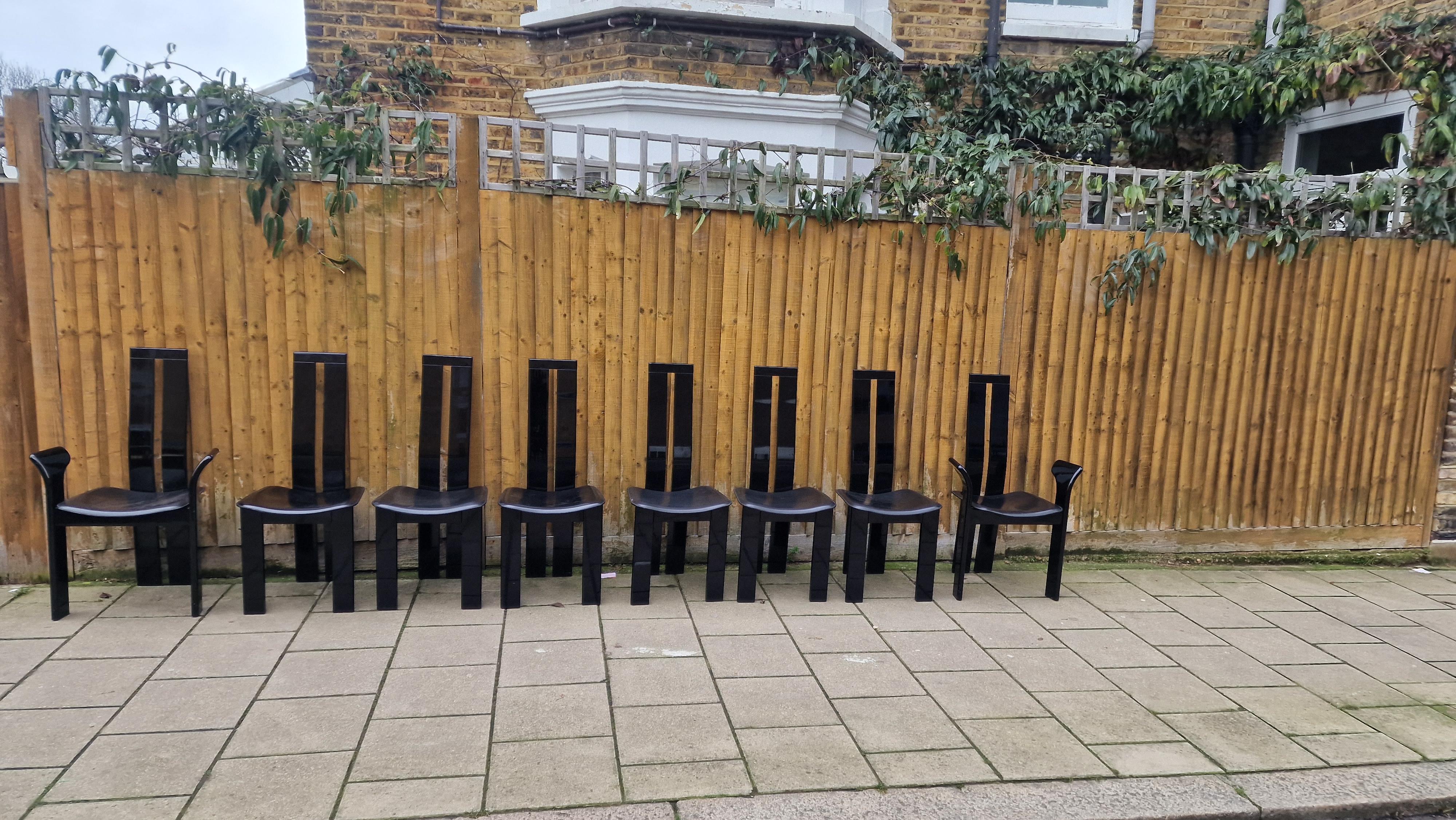 20ième siècle Ensemble de 8 chaises de salle à manger italiennes des années 1970 par Pietro Costantini en vente