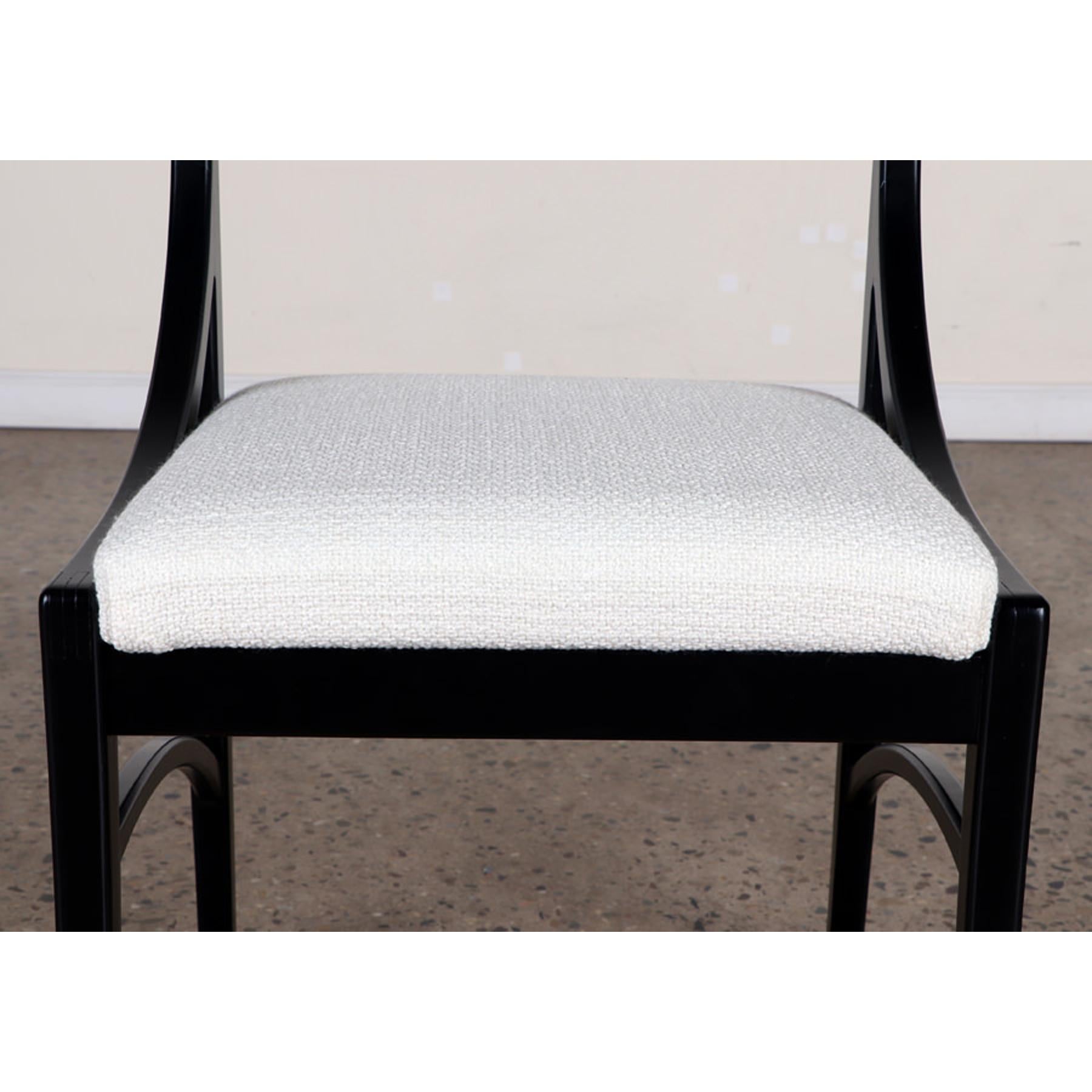 Linen Set of vintage Ebonized Wood Dining Chairs with contemporary Boucle upholstory For Sale