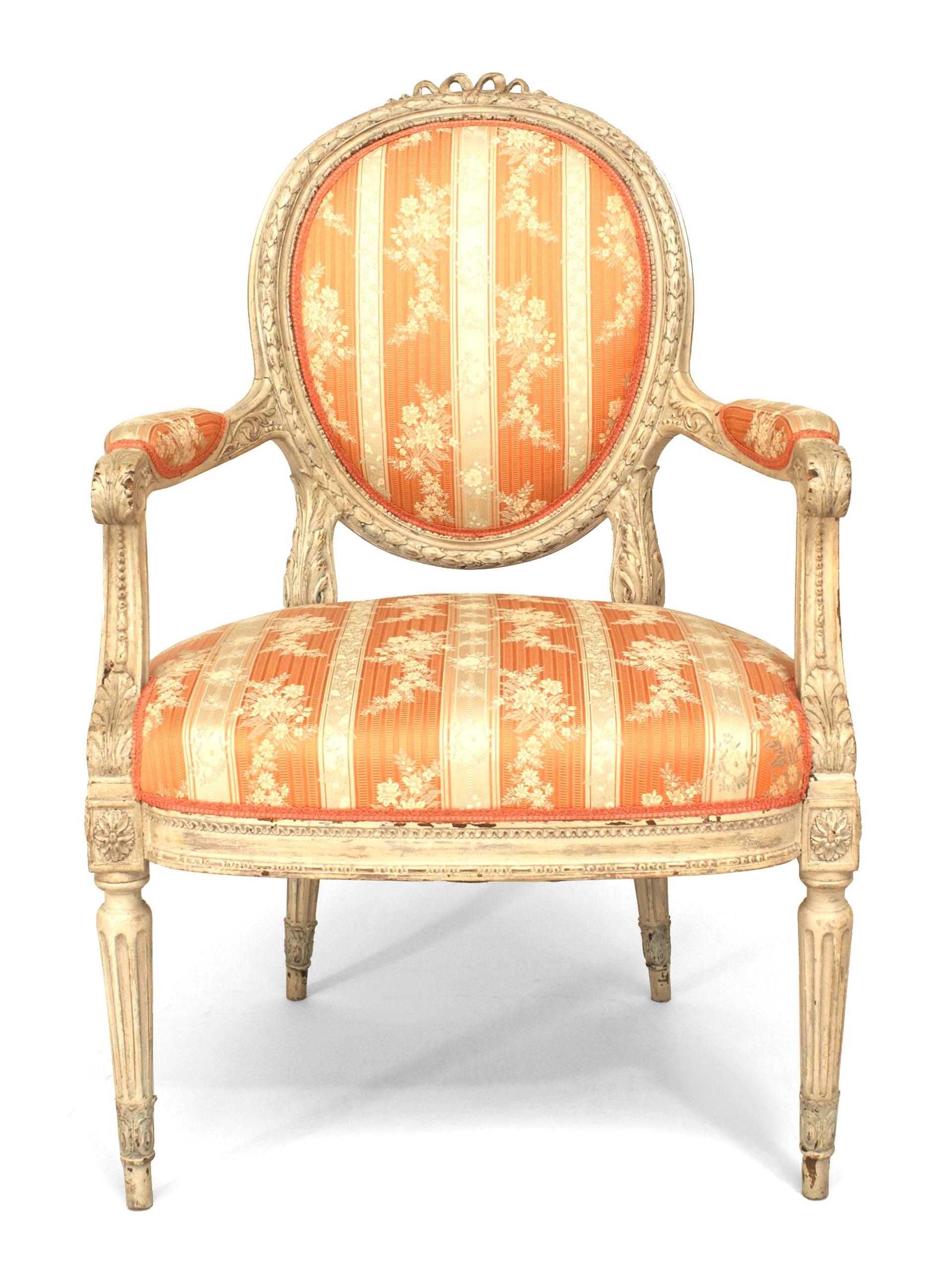 Set of 8 French Louis XVI Damask Dining Chairs In Good Condition For Sale In New York, NY