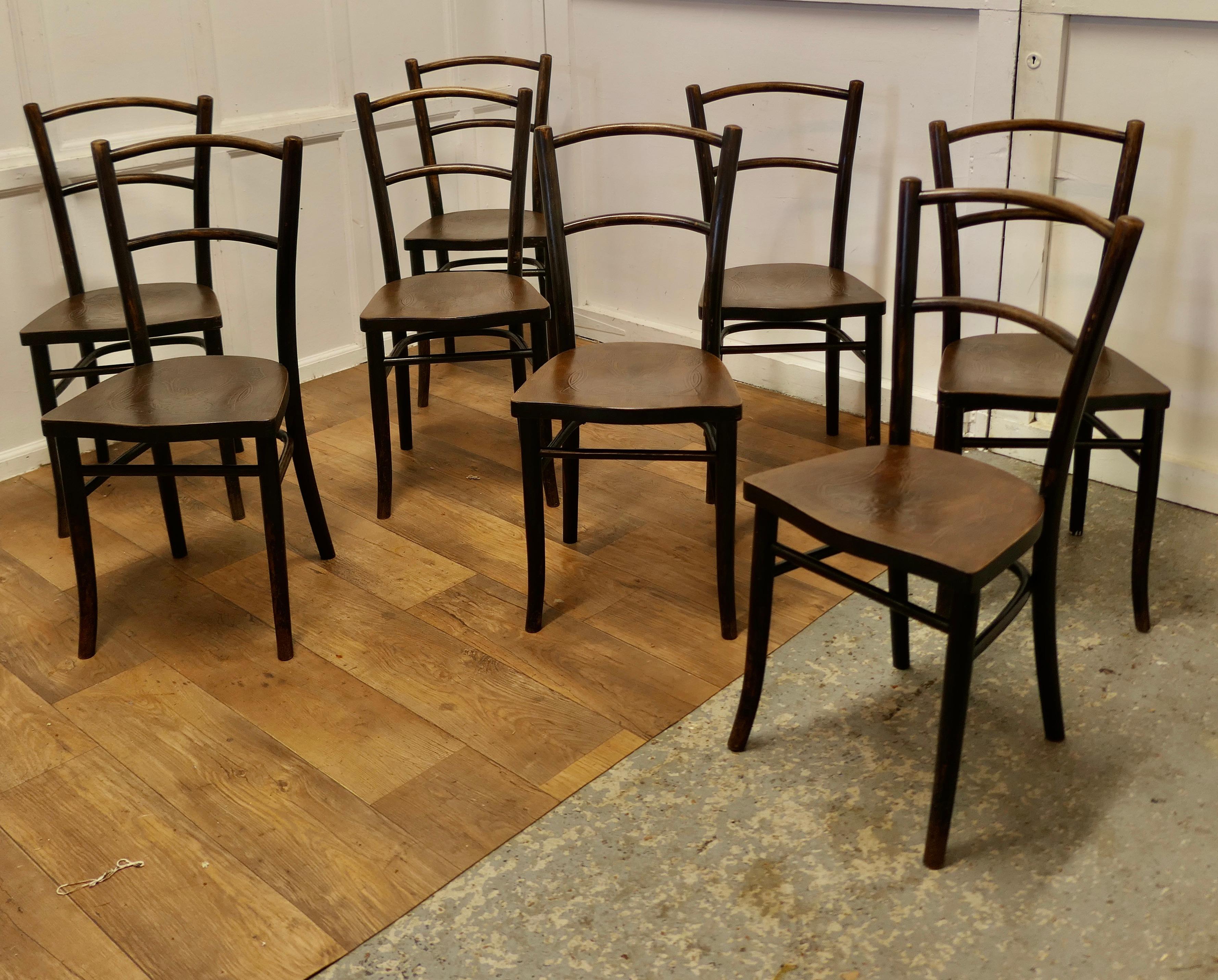Set di 8 sedie bistrot in legno di Thonet del XIX secolo  Un buon set robusto In condizioni buone in vendita a Godshill, Isle of Wight