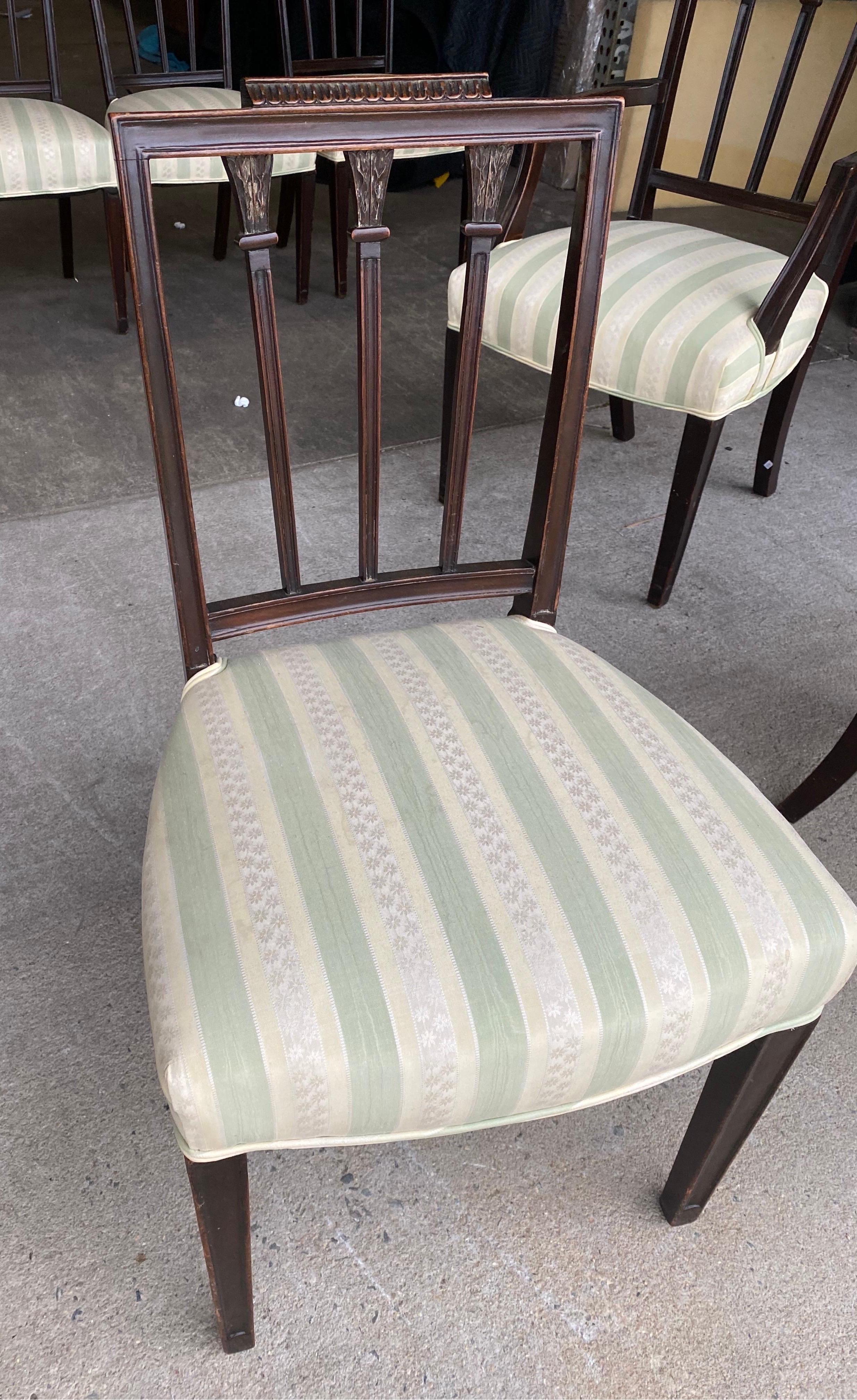 XIXe siècle Ensemble de 8 chaises de salle à manger anglaises en acajou du 19ème siècle en vente
