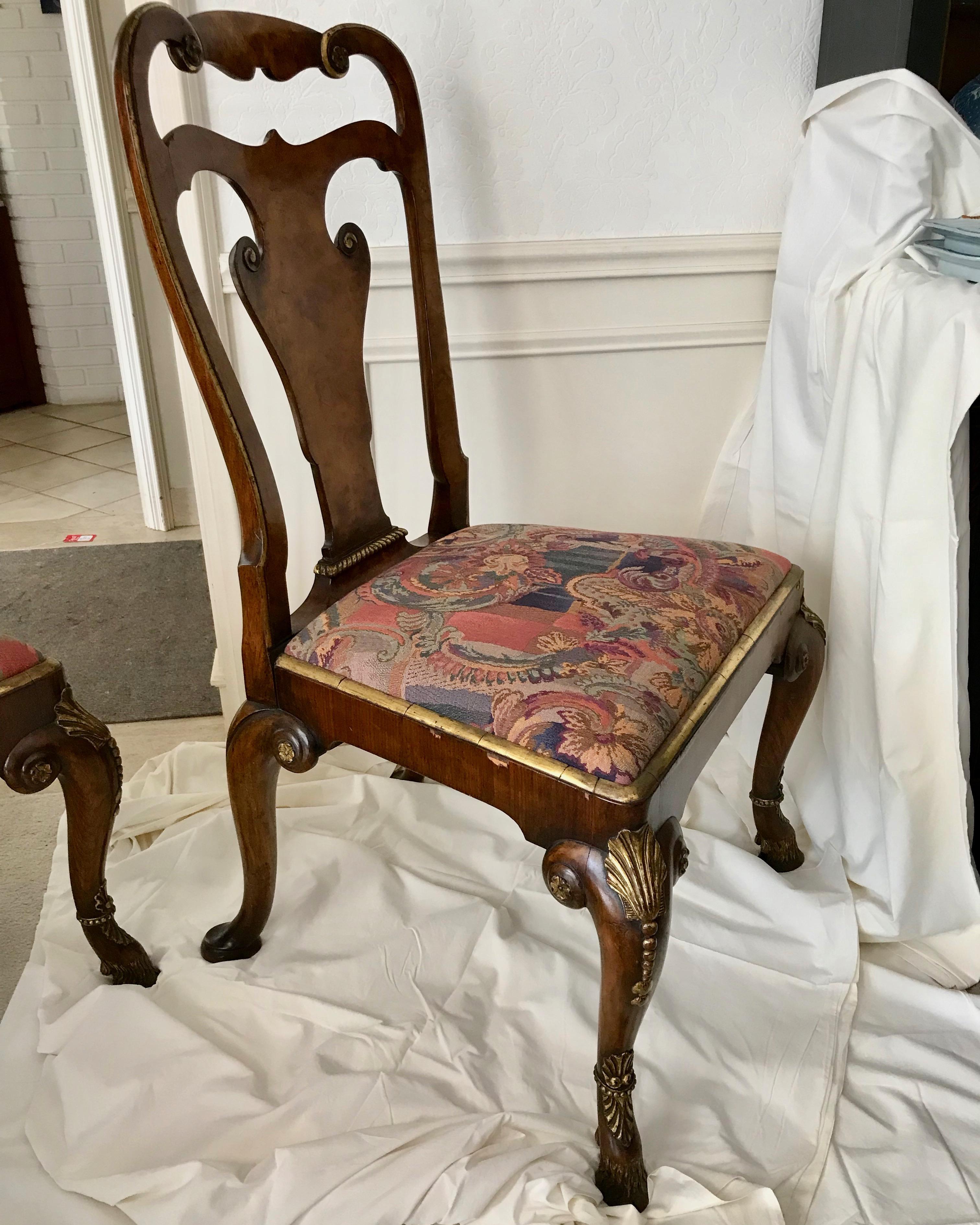 Ensemble de 8 chaises de salle à manger de style Queen Anne du 19ème siècle en vente 8