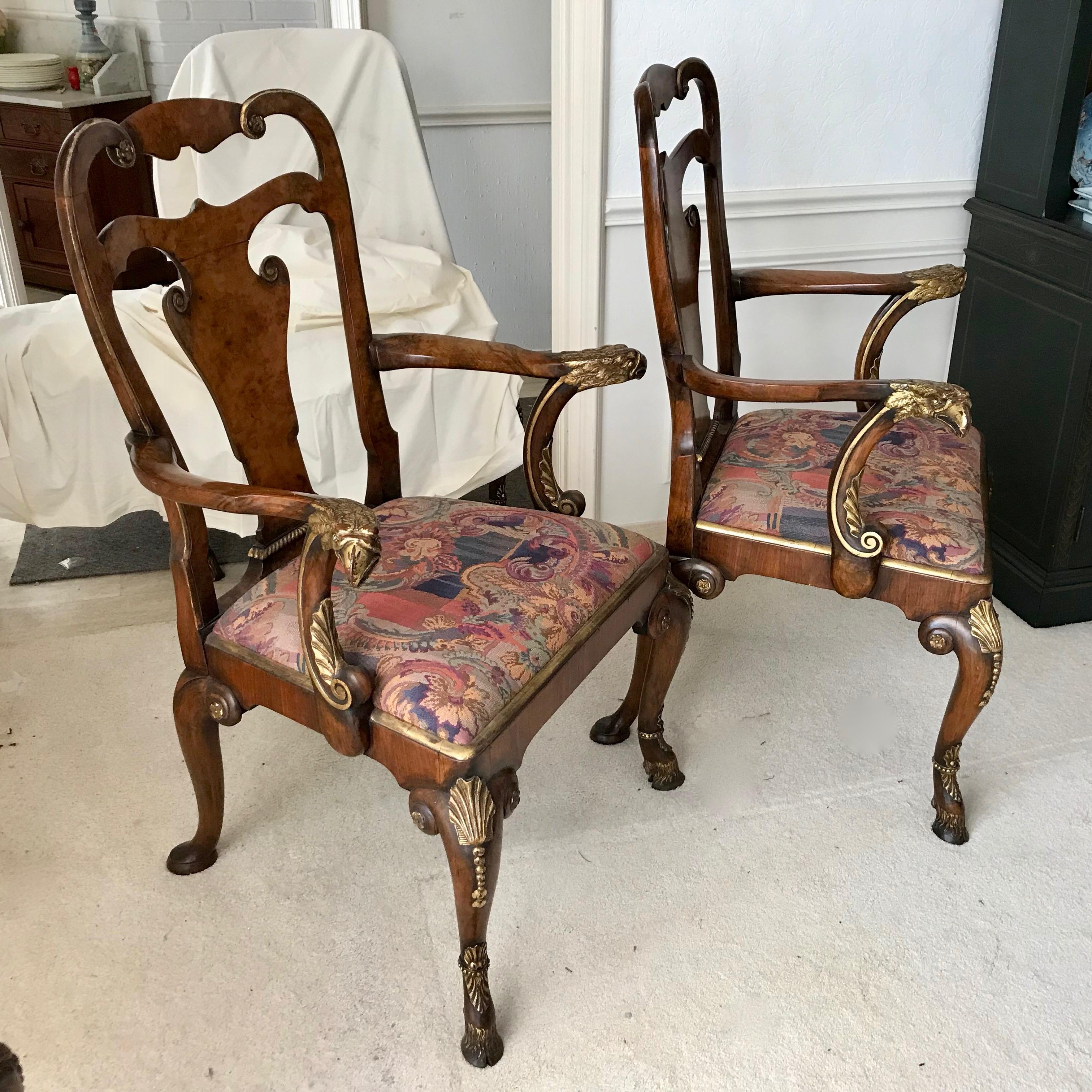 Textile Ensemble de 8 chaises de salle à manger de style Queen Anne du 19ème siècle en vente