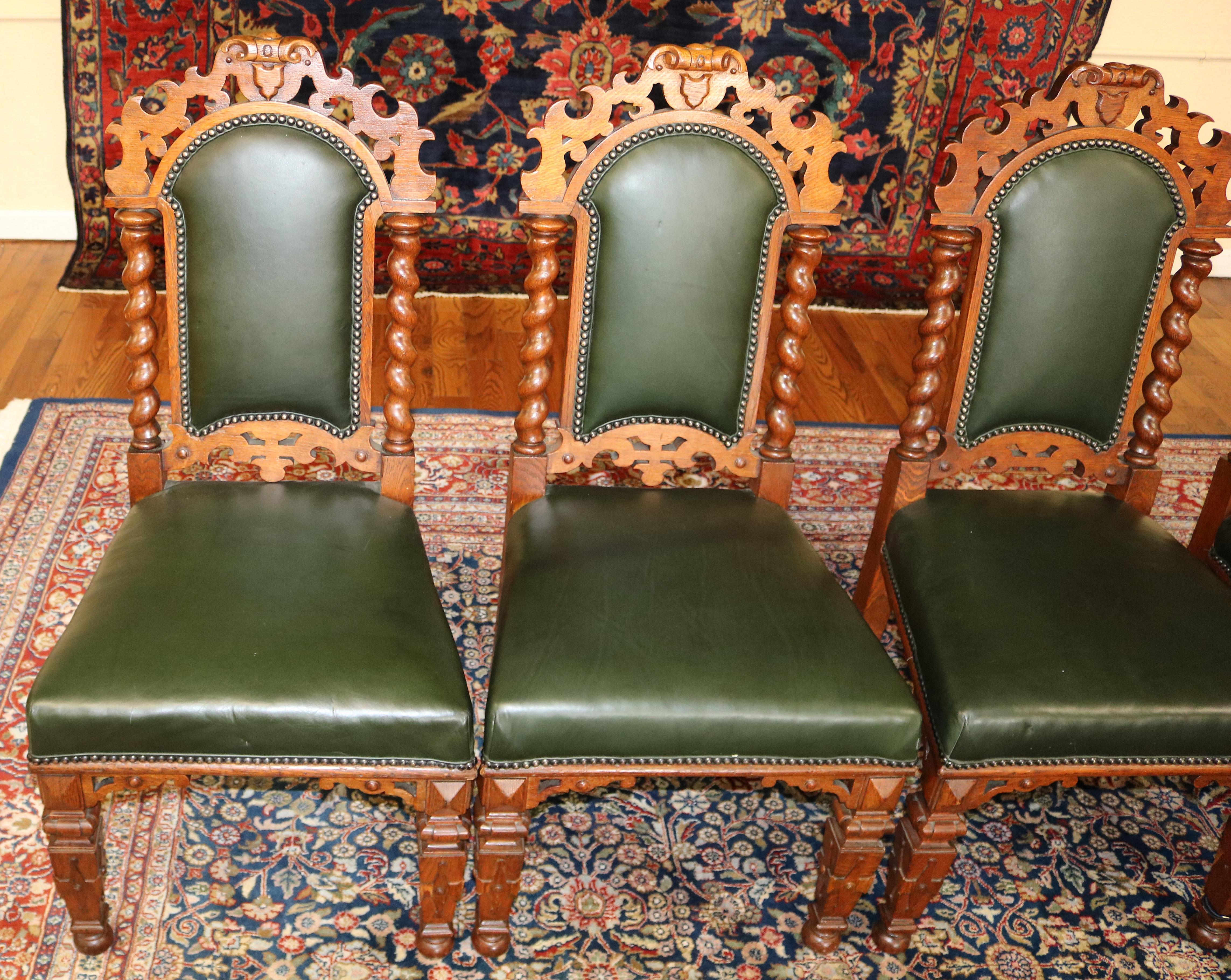 Satz von 8 viktorianischen Barley Twist-Esszimmerstühlen aus Eiche und grünem Leder aus dem 19. Jahrhundert im Angebot 6
