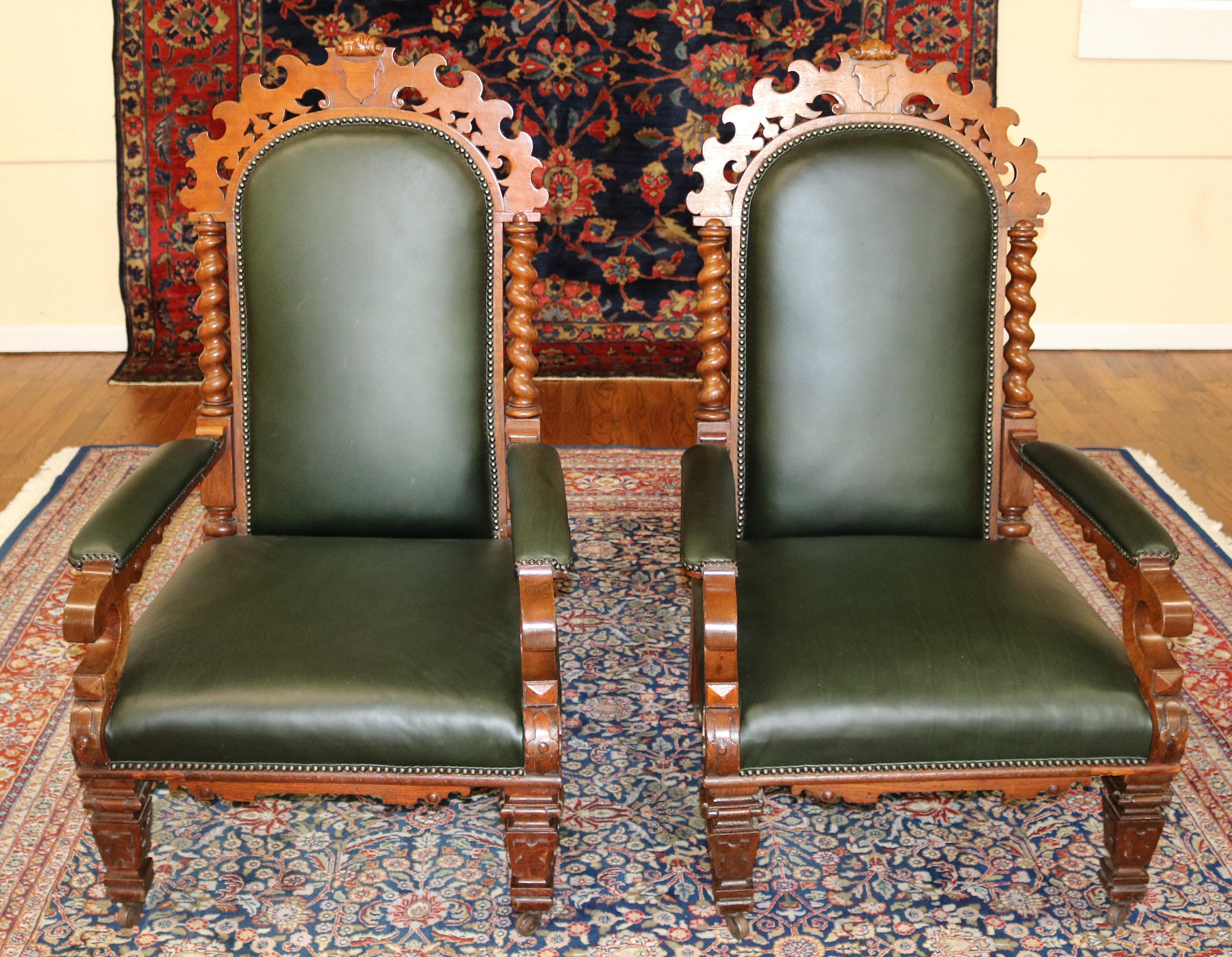 Ensemble de 8 chaises de salle à manger victoriennes du 19ème siècle en chêne torsadé et cuir vert en vente 8
