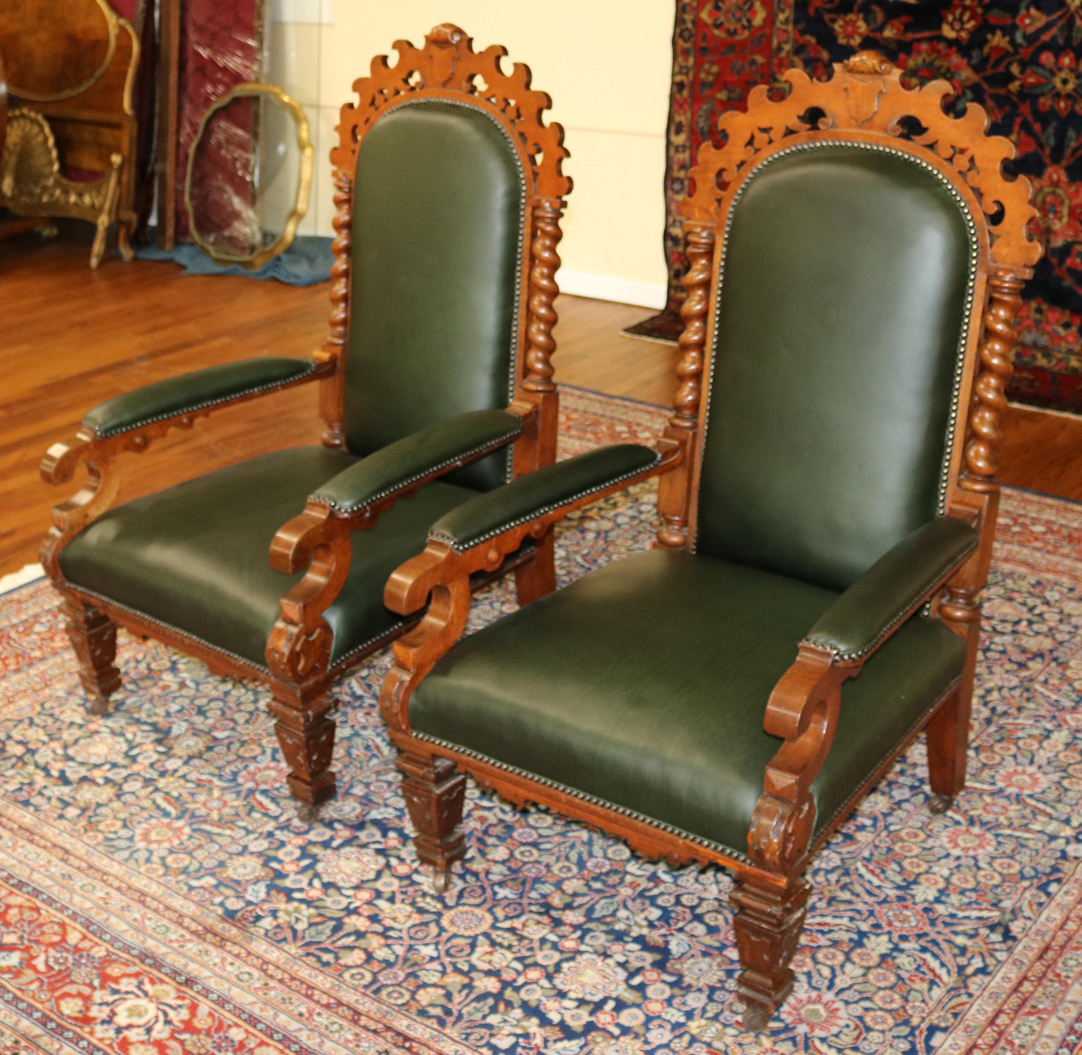 Ensemble de 8 chaises de salle à manger victoriennes du 19ème siècle en chêne torsadé et cuir vert en vente 9