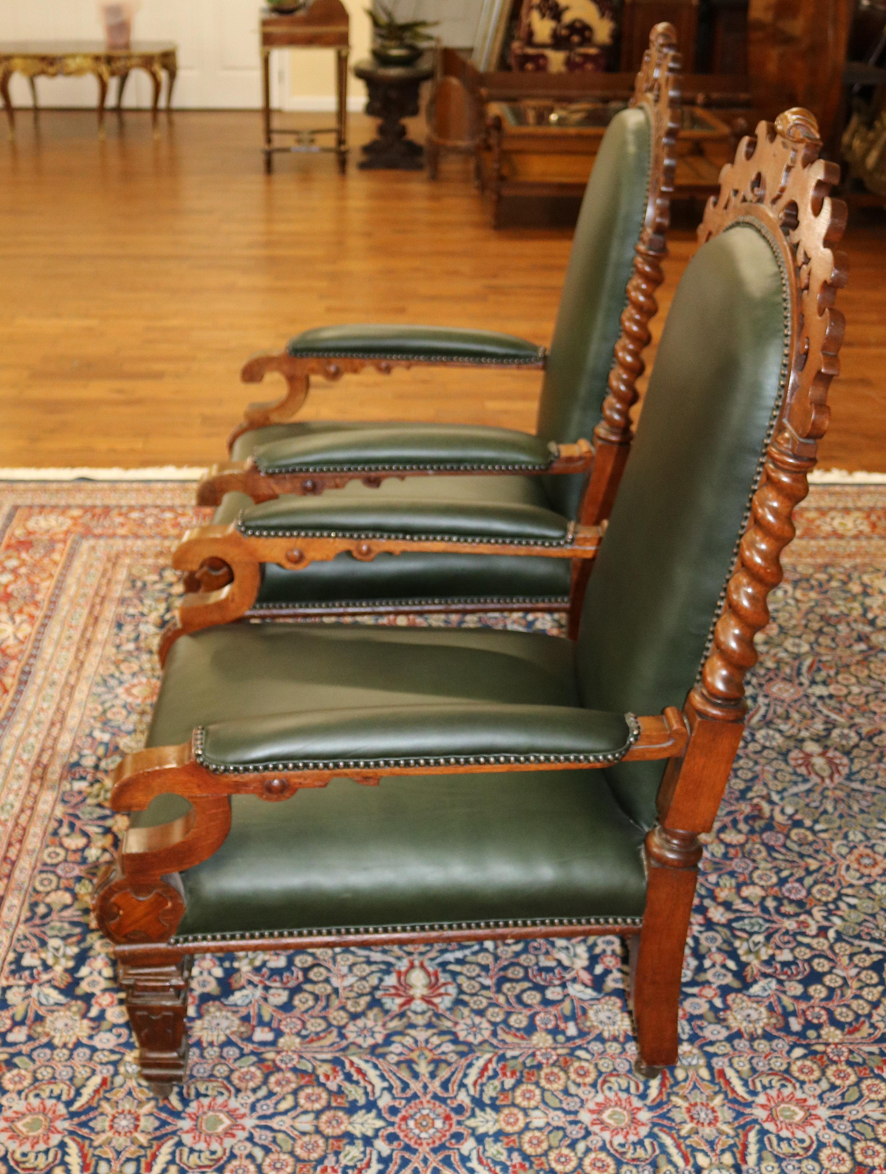 Ensemble de 8 chaises de salle à manger victoriennes du 19ème siècle en chêne torsadé et cuir vert en vente 10