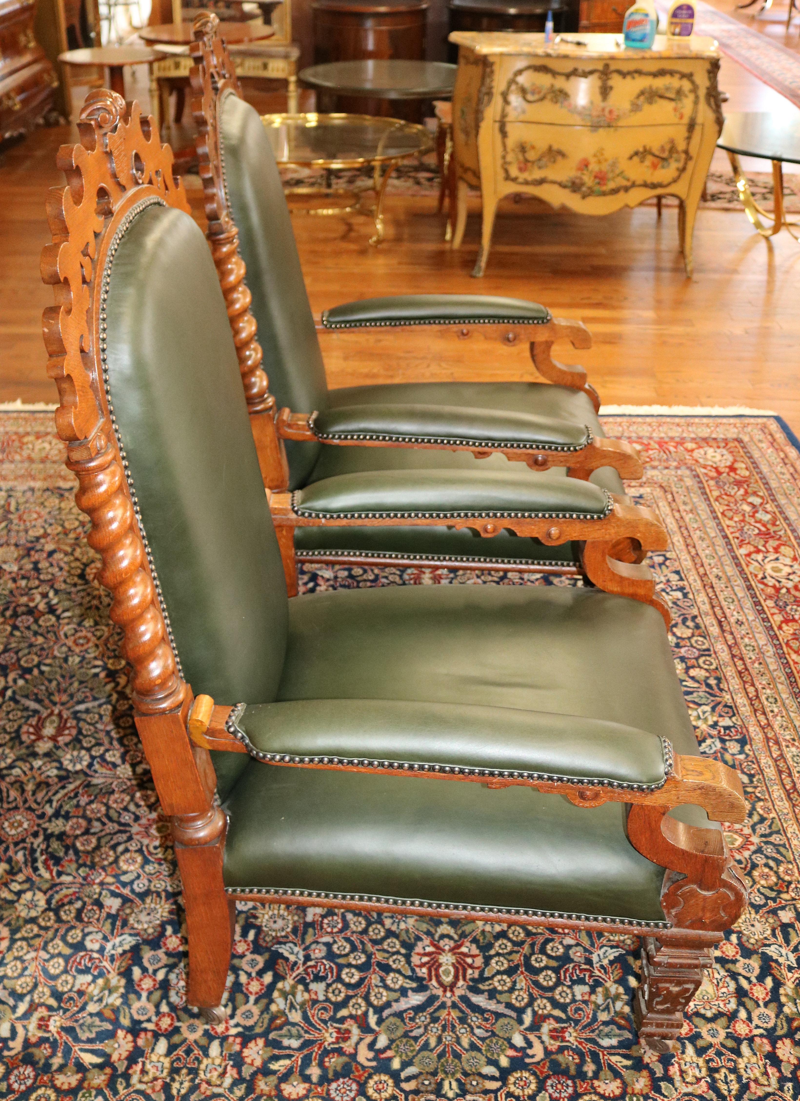 Ensemble de 8 chaises de salle à manger victoriennes du 19ème siècle en chêne torsadé et cuir vert en vente 12
