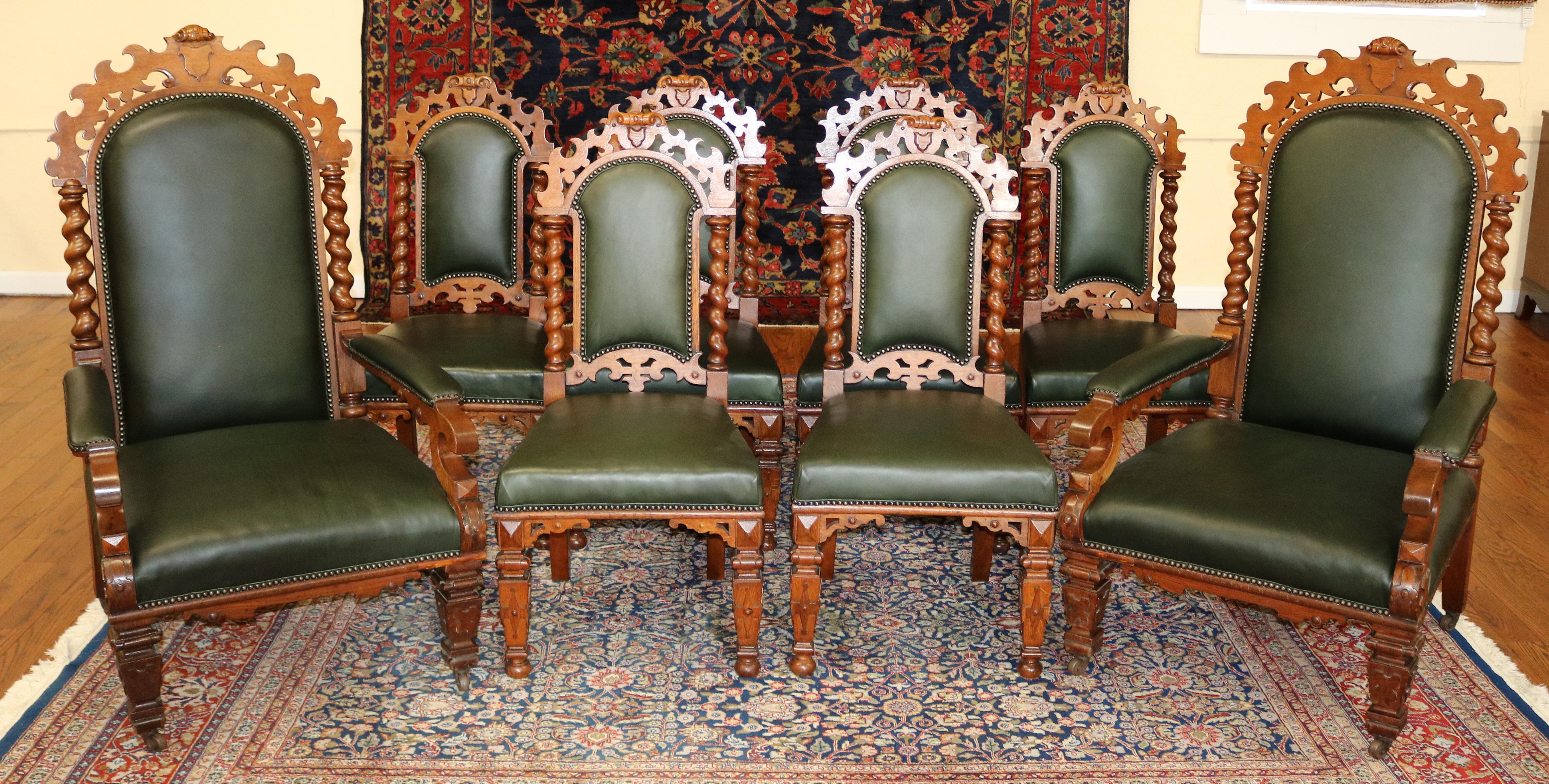 Ensemble de 8 chaises de salle à manger victoriennes du 19ème siècle en chêne torsadé et cuir vert

Dimensions : Fauteuils - 49.25