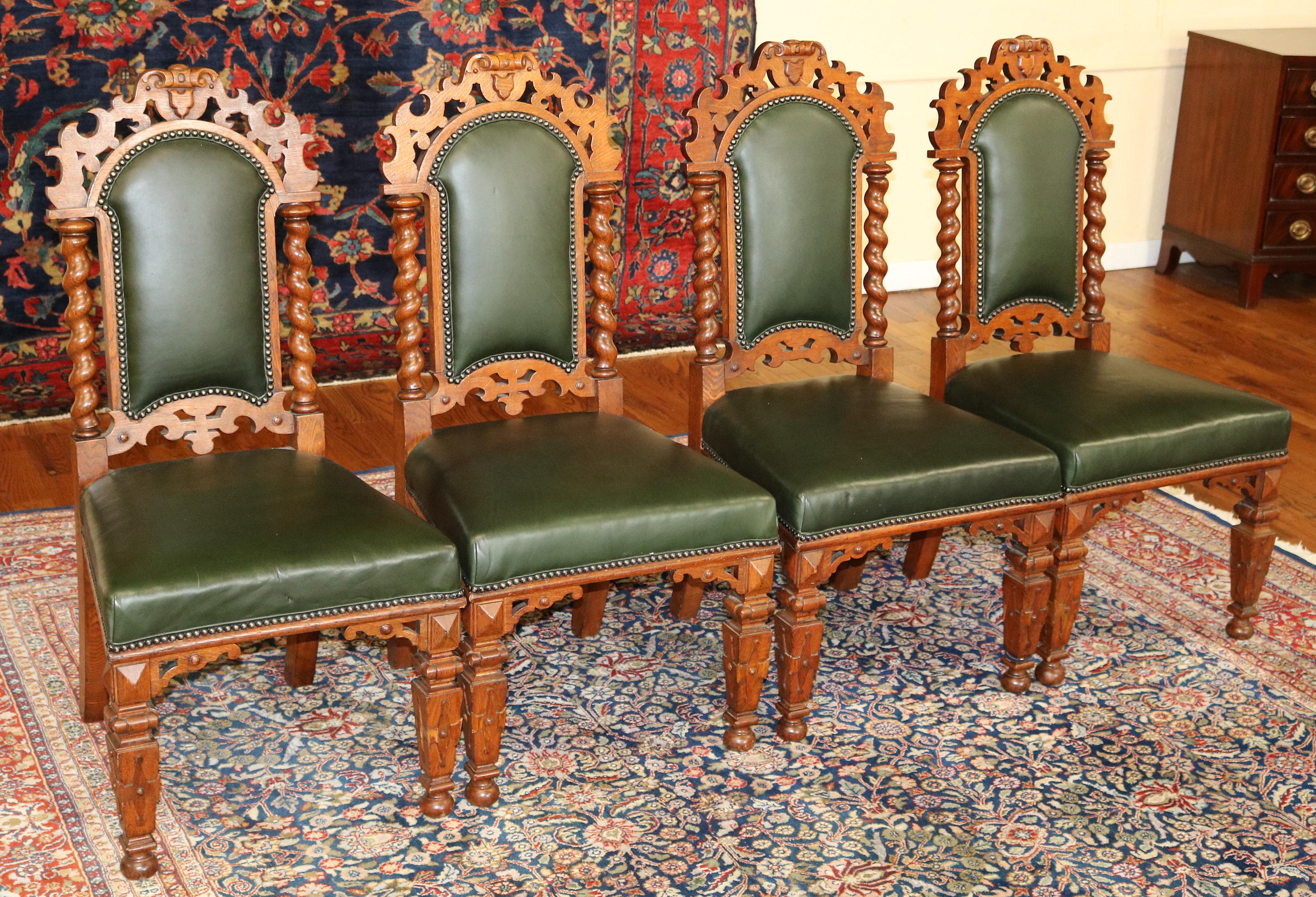 Ensemble de 8 chaises de salle à manger victoriennes du 19ème siècle en chêne torsadé et cuir vert en vente 2