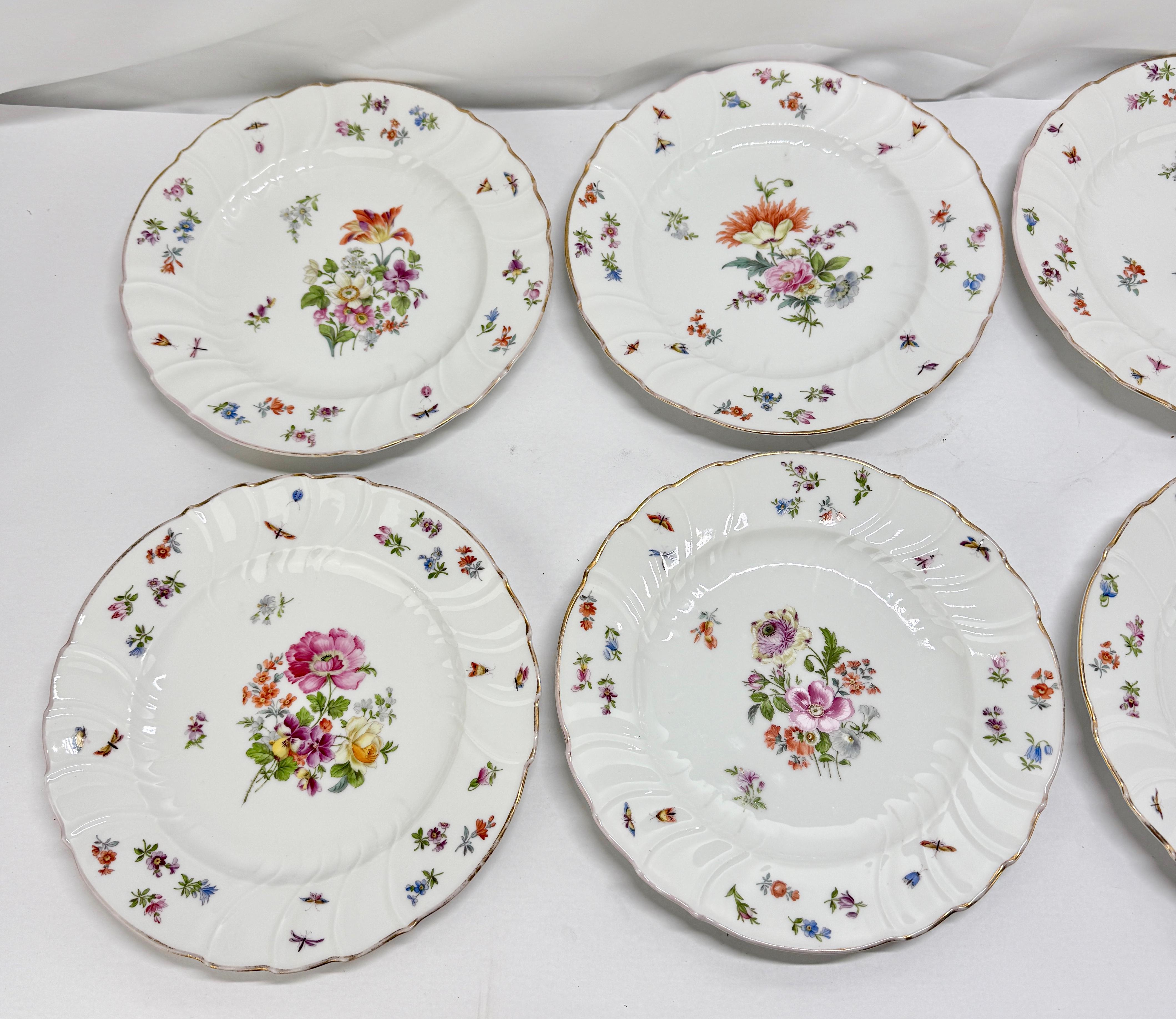 Rococo Ensemble de 8 (+3) assiettes à dîner antiques en porcelaine de style Herend avec papillons et fleurs en vente