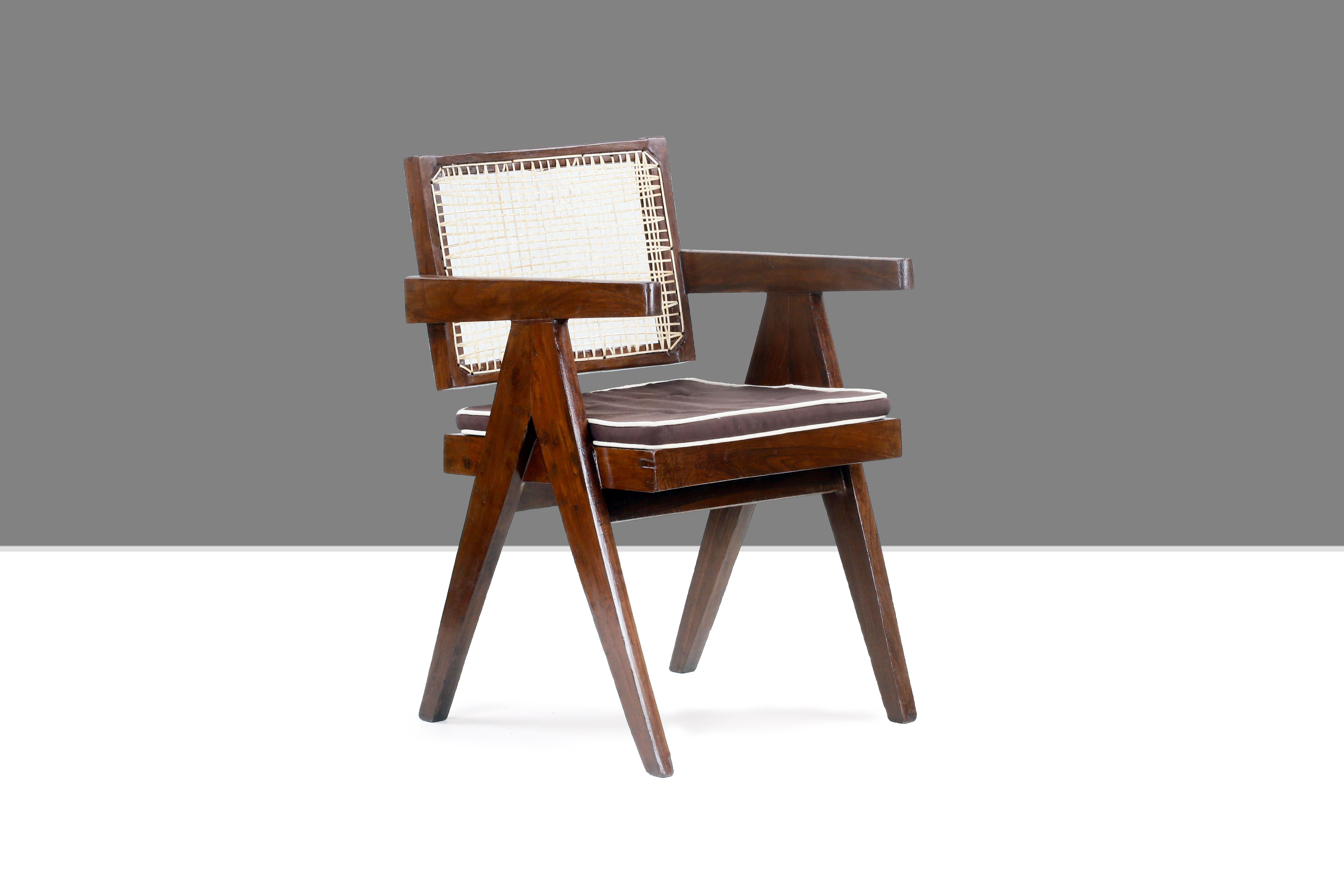 We offer a set of 8 of that authentic Jeanneret dining chairs. (we offer 6, 10 or 12 too). Normally they are always a bit different in size, so they normally never fit. That is a rare set where dimensions are very similar. So that is a rare