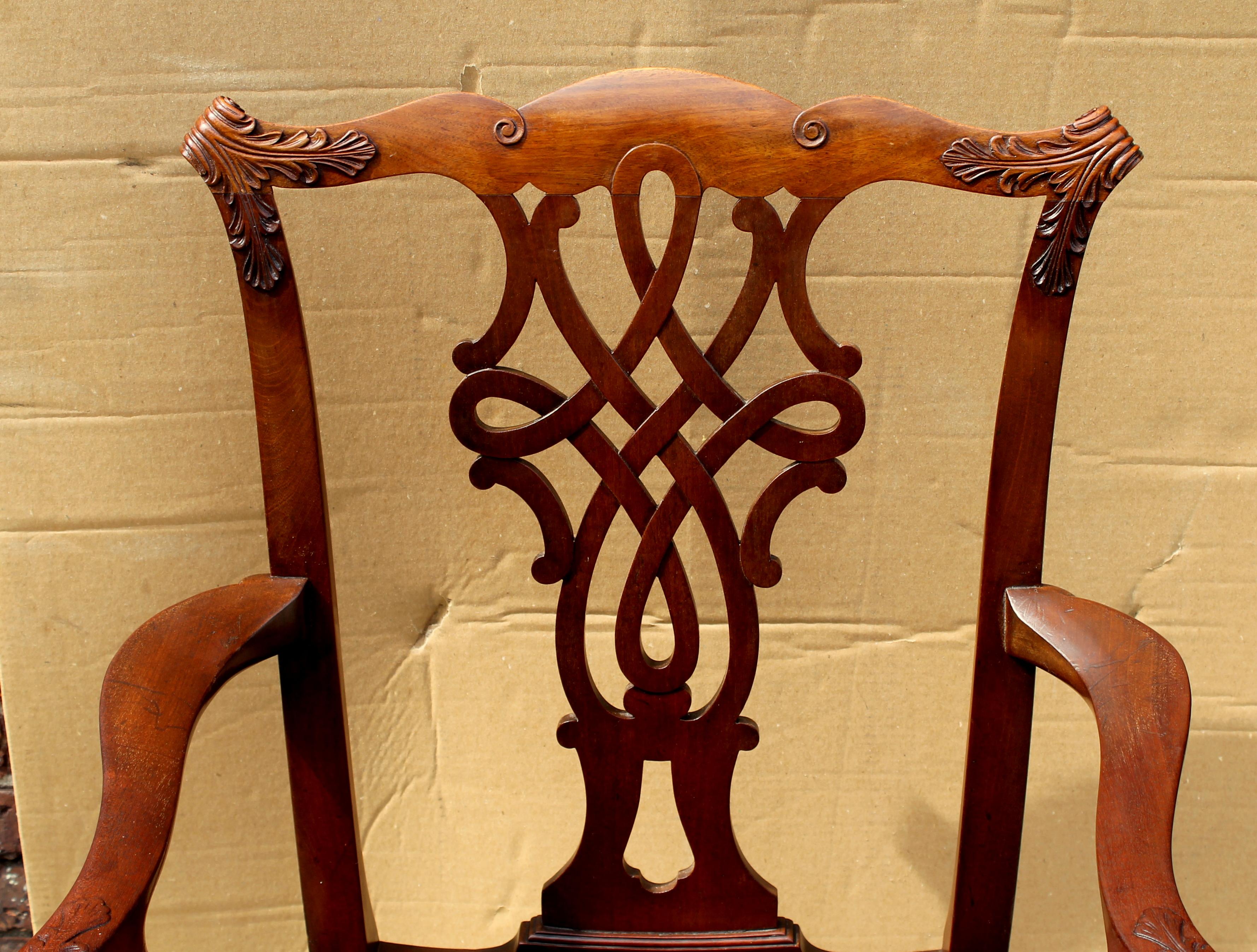 Set of 8 '6+2' Antique English Solid Mahogany Chippendale Style Dining Chairs In Good Condition In Charleston, SC