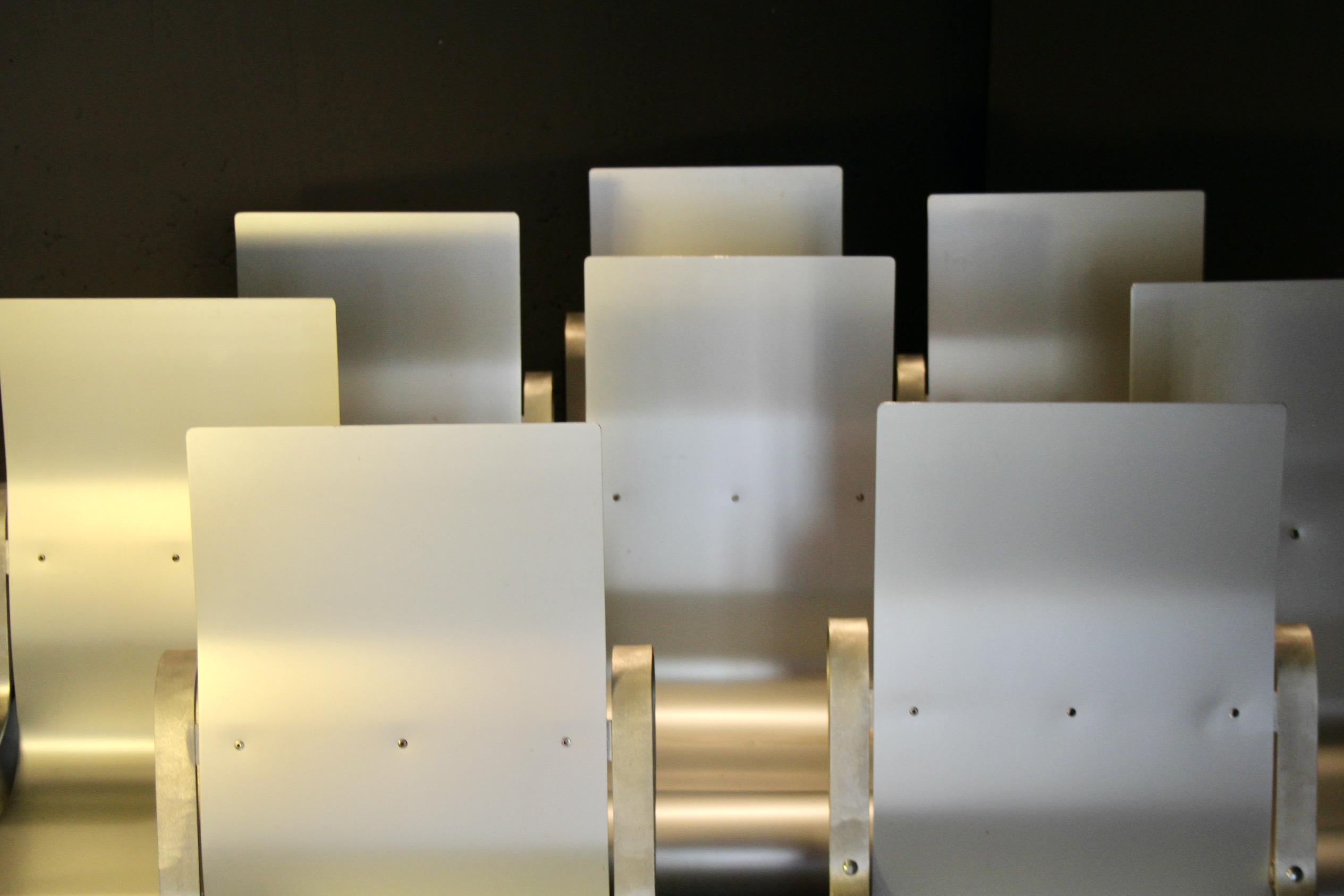 Satz von 8 signierten und nummerierten Aluminiumstühlen im Angebot 8