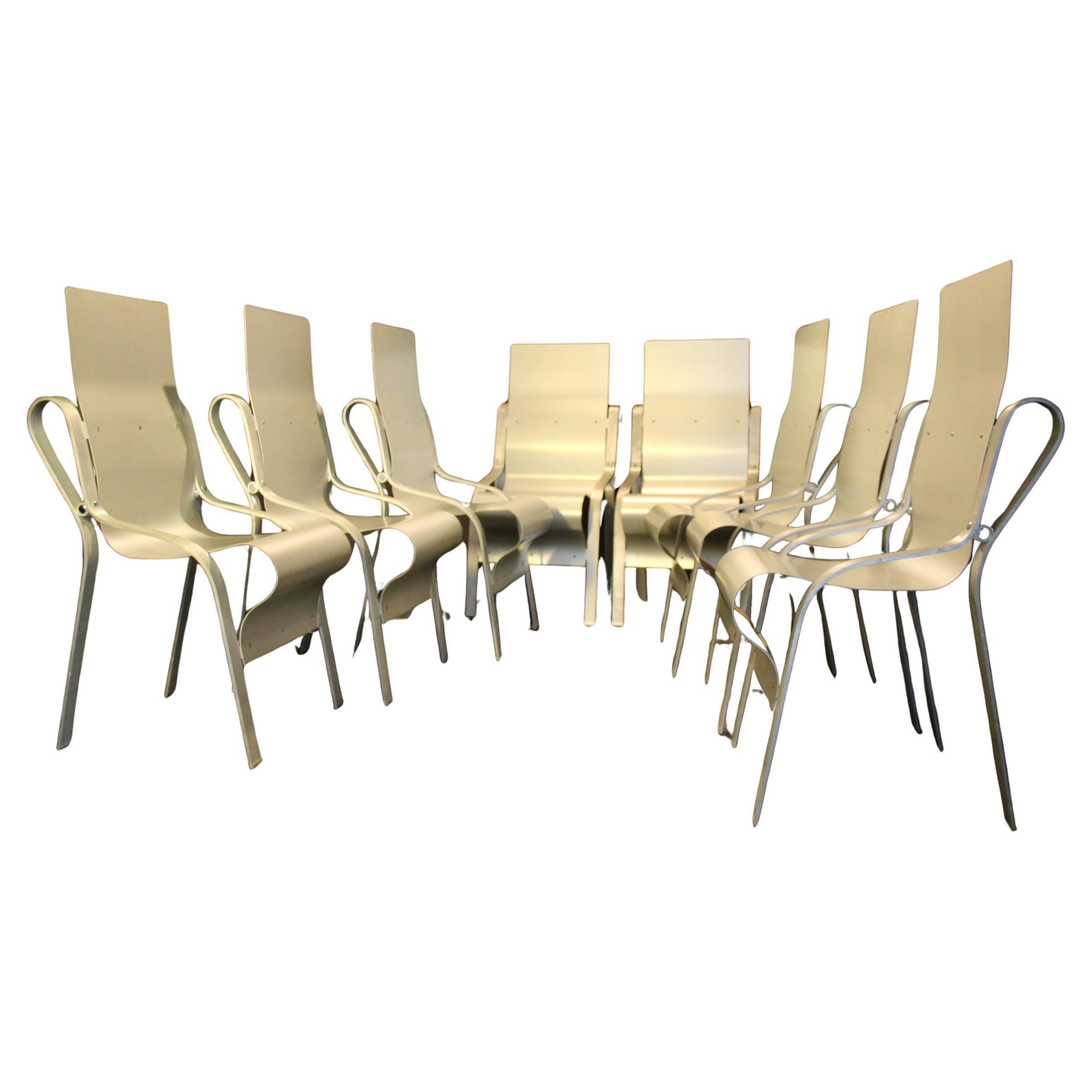 Satz von 8 signierten und nummerierten Aluminiumstühlen im Angebot