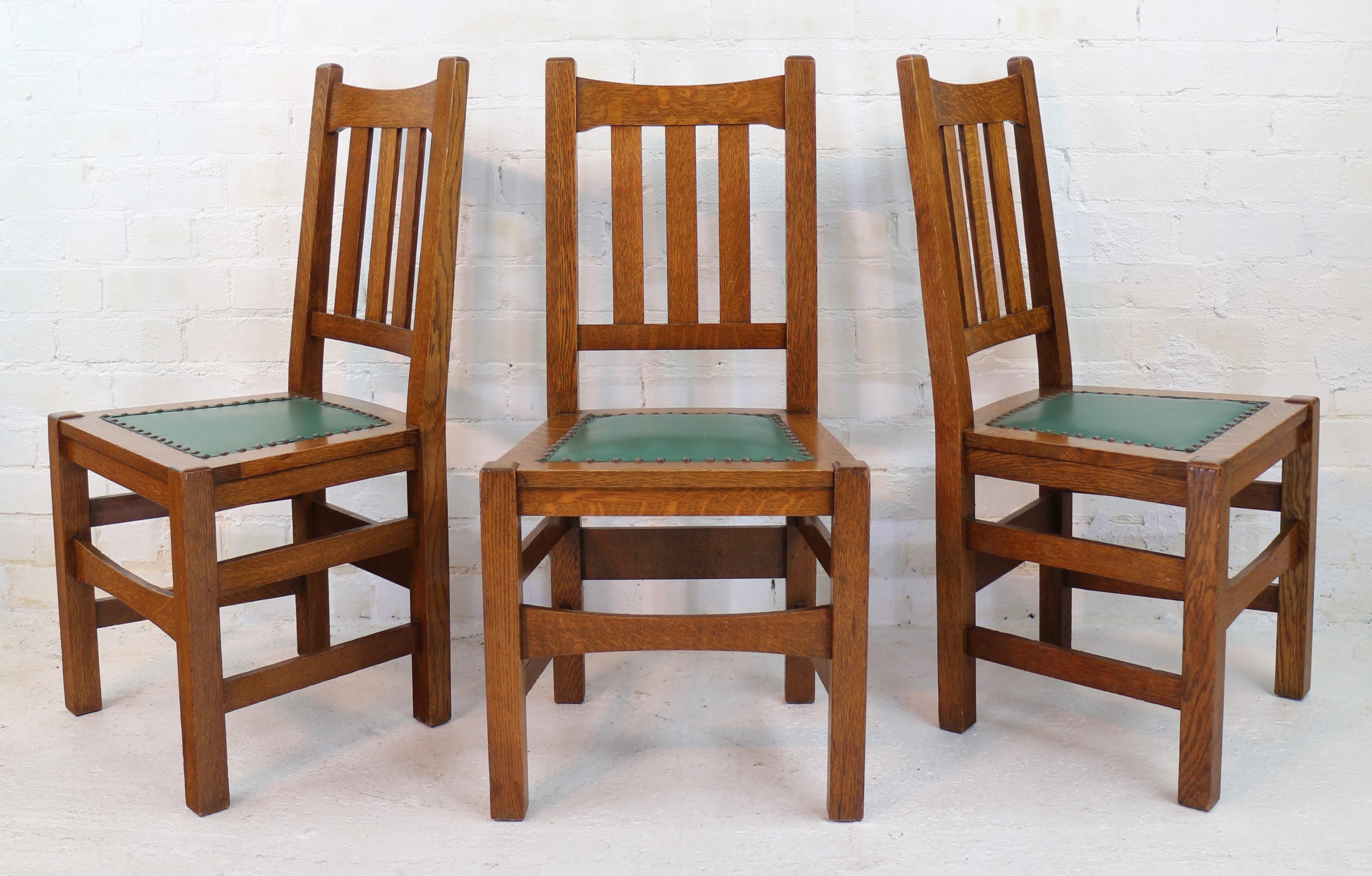 Early 20th Century Set of 8 American Stickley Arts & Crafts Mission Oak Dining Chairs, circa 1900