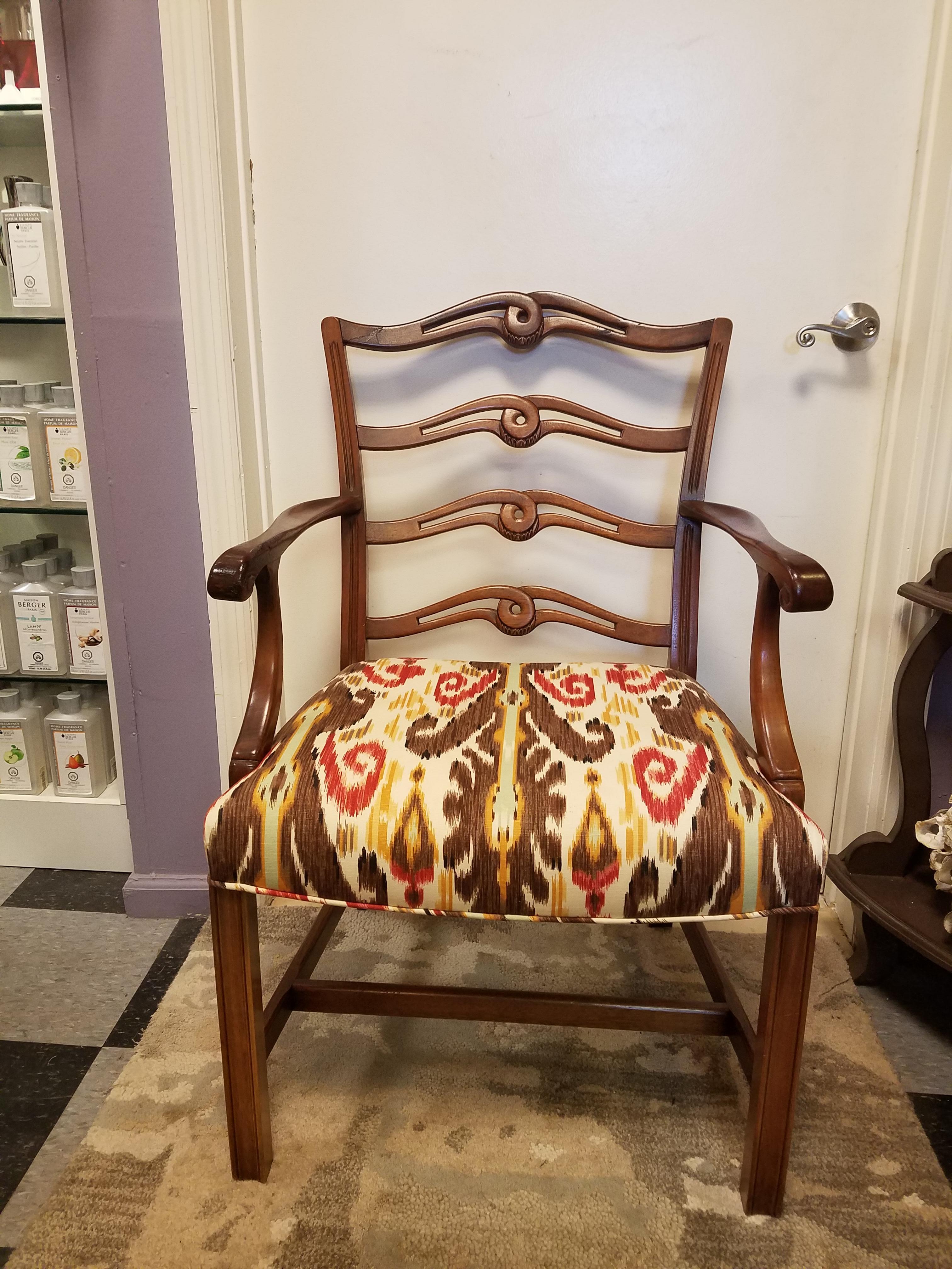 Set of 8 American Walnut Dining Chairs In Good Condition For Sale In Livingston, NJ
