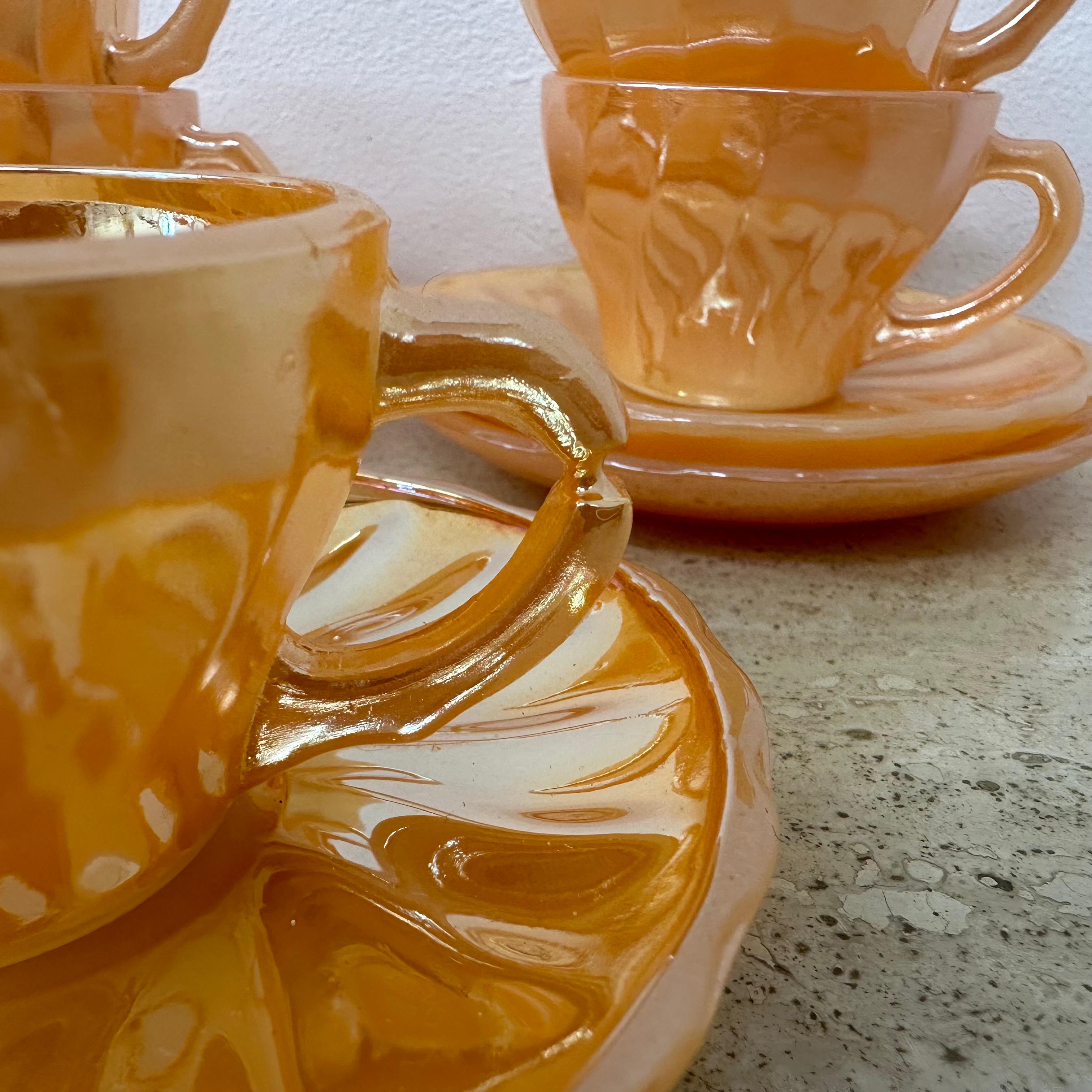 Set di 8 re del fuoco Anchor e Hocking  Tazze e piatti Peach Lustre Laurel in vendita 1