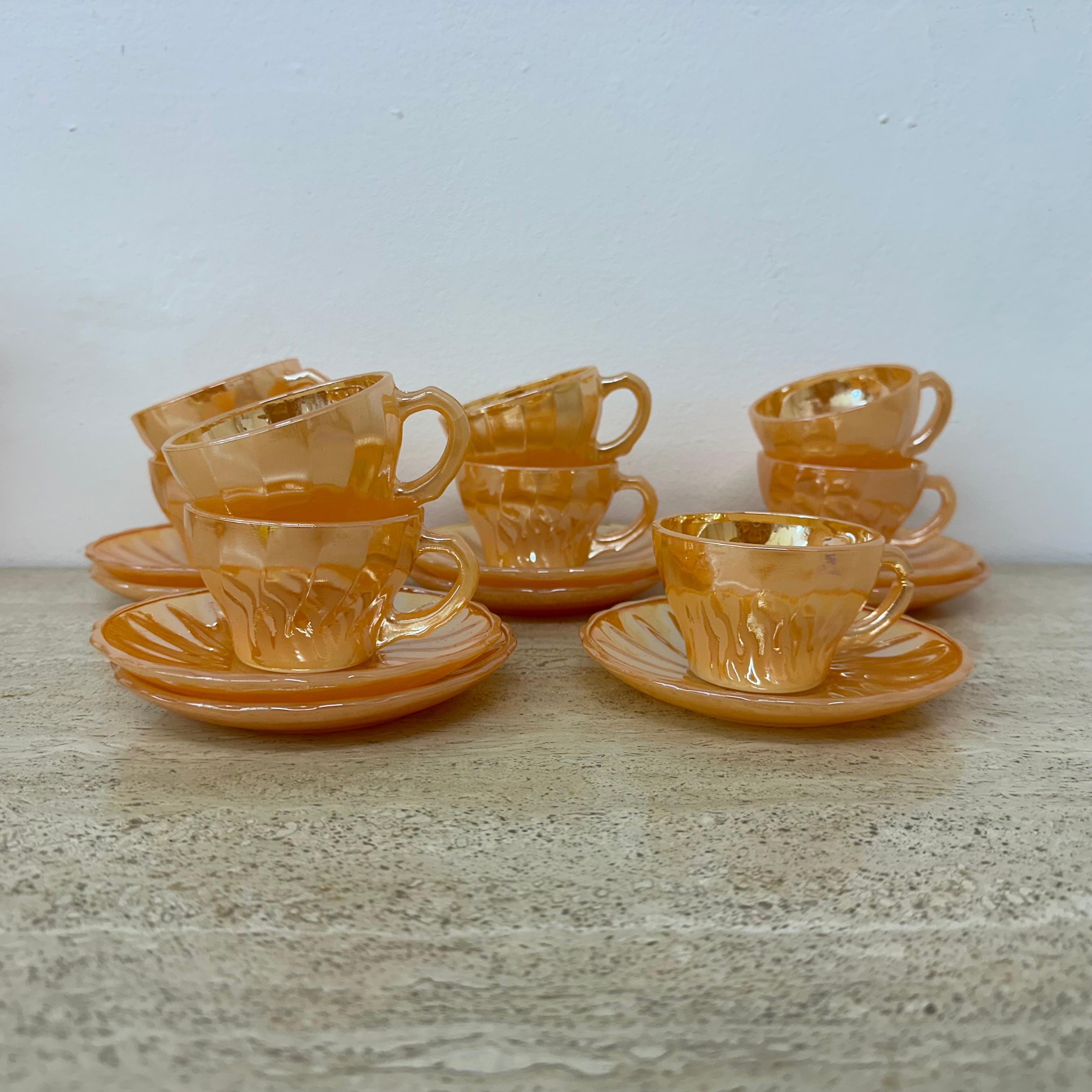 Set di 8 re del fuoco Anchor e Hocking  Tazze e piatti Peach Lustre Laurel in vendita 2