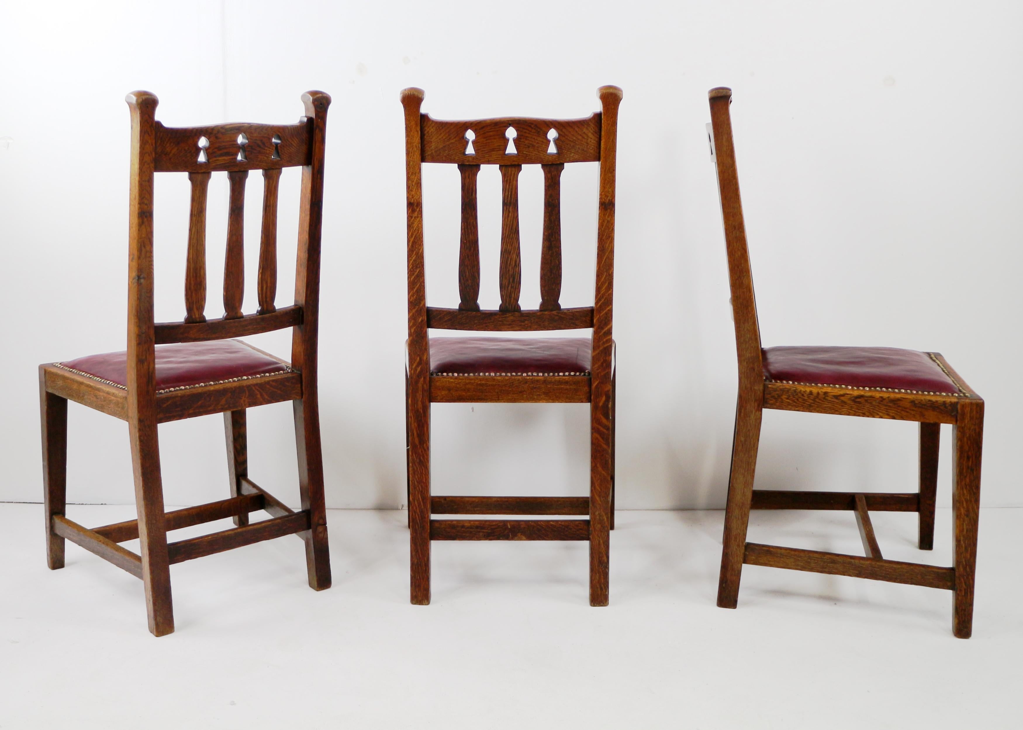 XIX secolo Set di 8 sedie da pranzo in quercia di arte antica e artigianato