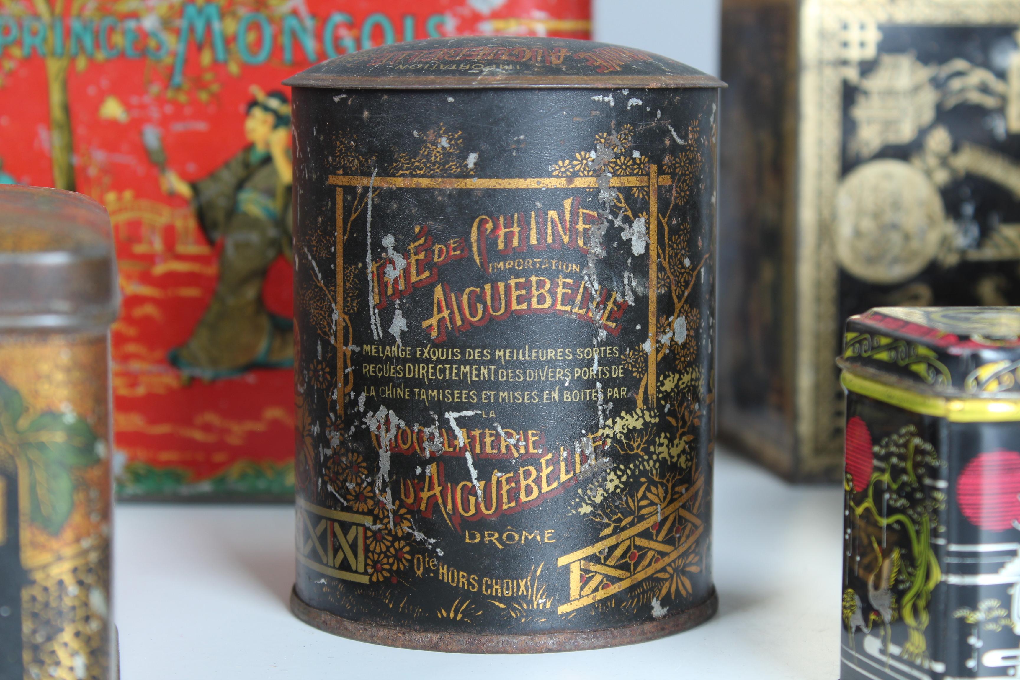 Set von 8 antiken asiatischen Zinndosen aus Frankreich, Jugendstil, Art déco, Tee-Tindosen im Angebot 1
