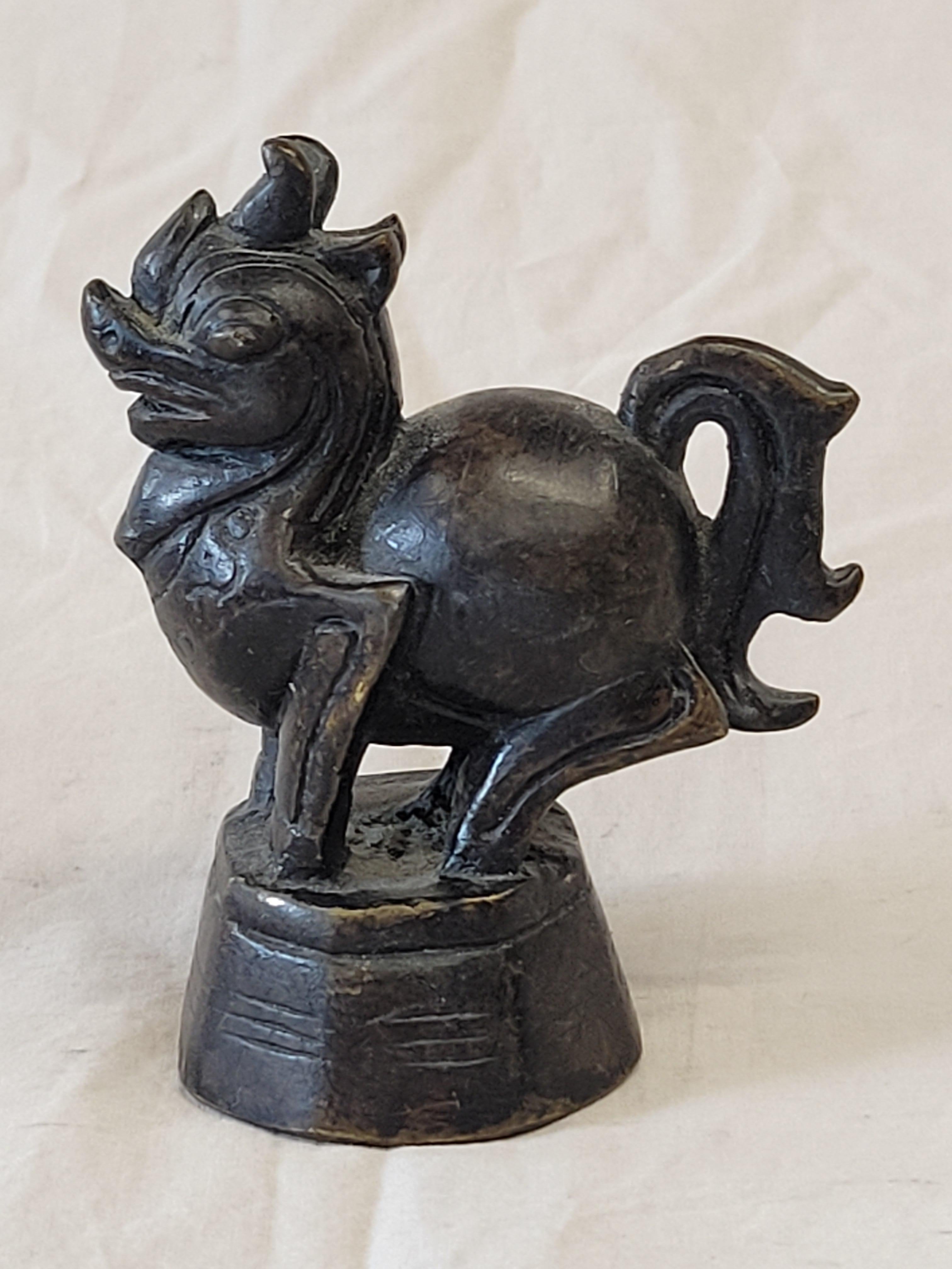 Fer Lot de 8 poids d'opium en bronze de dragon birman ancien en vente