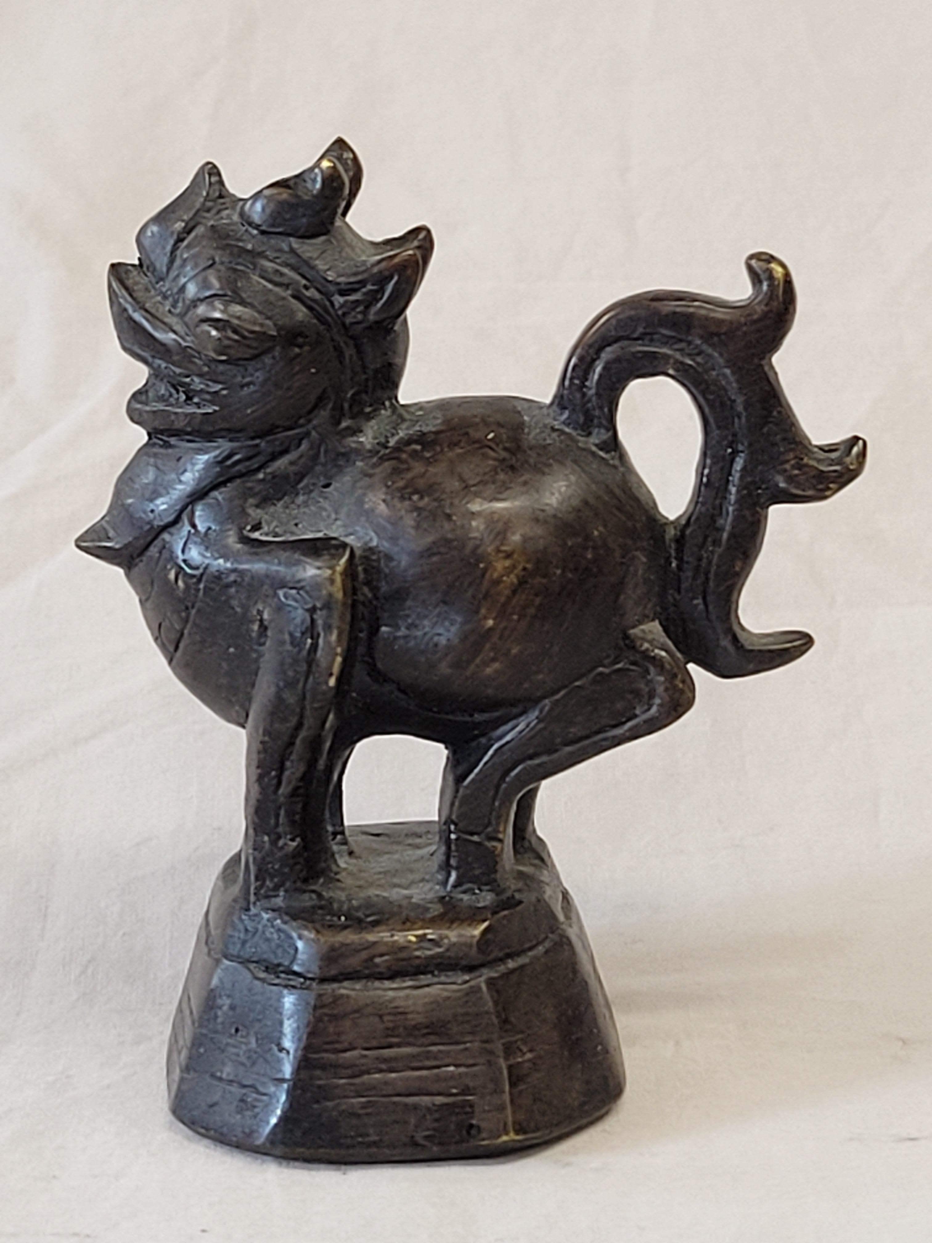 Lot de 8 poids d'opium en bronze de dragon birman ancien en vente 1
