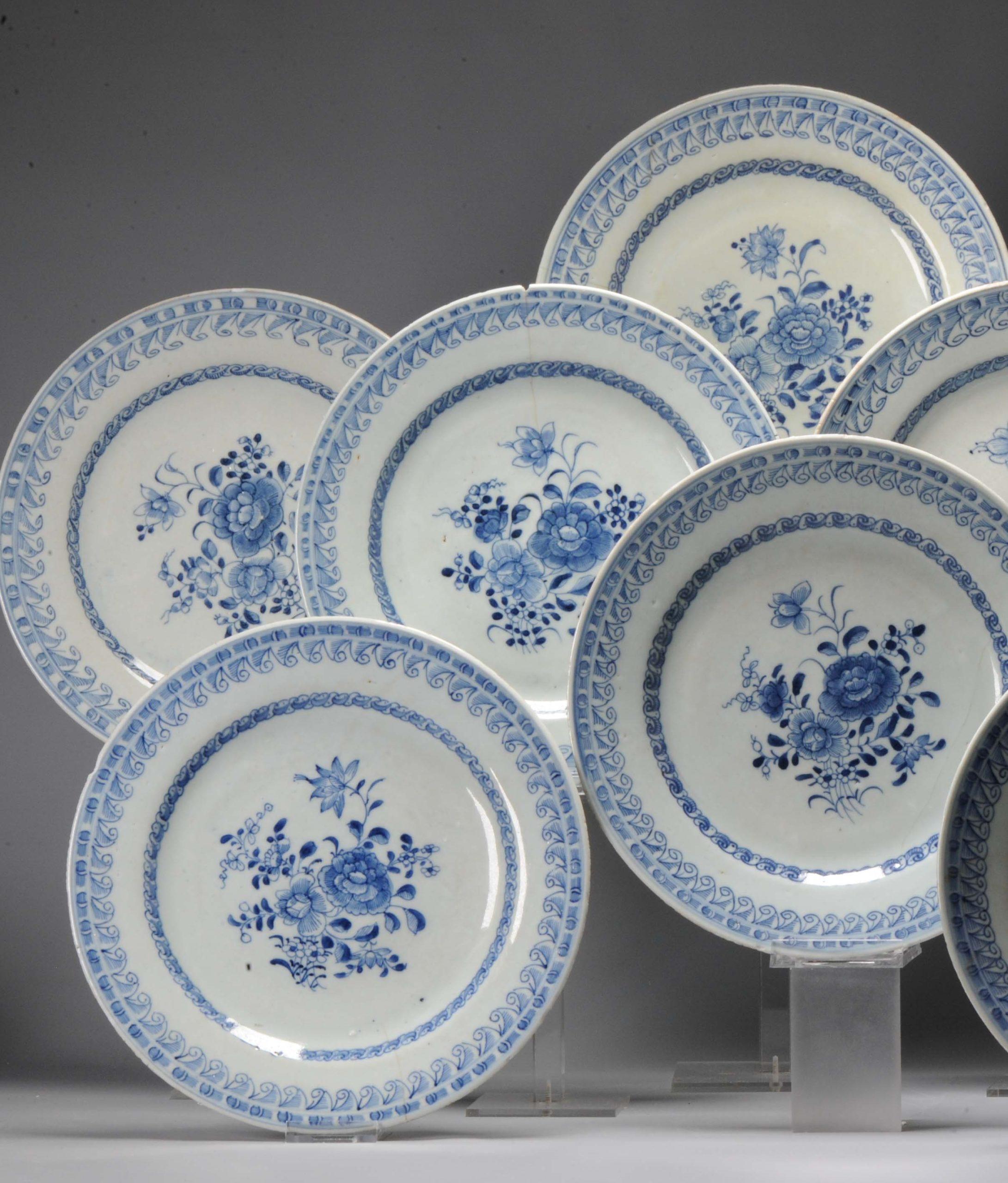Qing Lot de 8 assiettes plates anciennes chinoises Kangxi en porcelaine bleue et blanche, 18ème siècle en vente