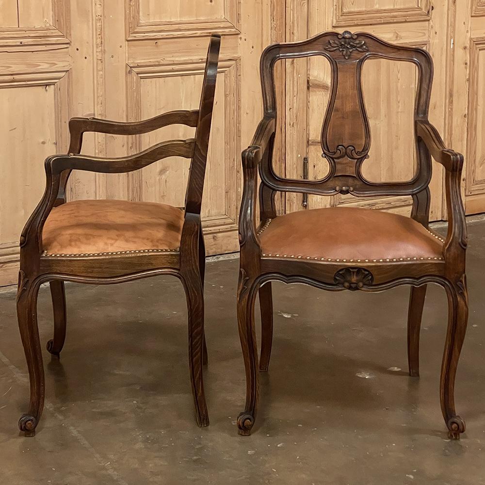 Fait main Ensemble de 8 chaises de salle à manger anciennes de style campagnard français incluant 2 fauteuils en vente
