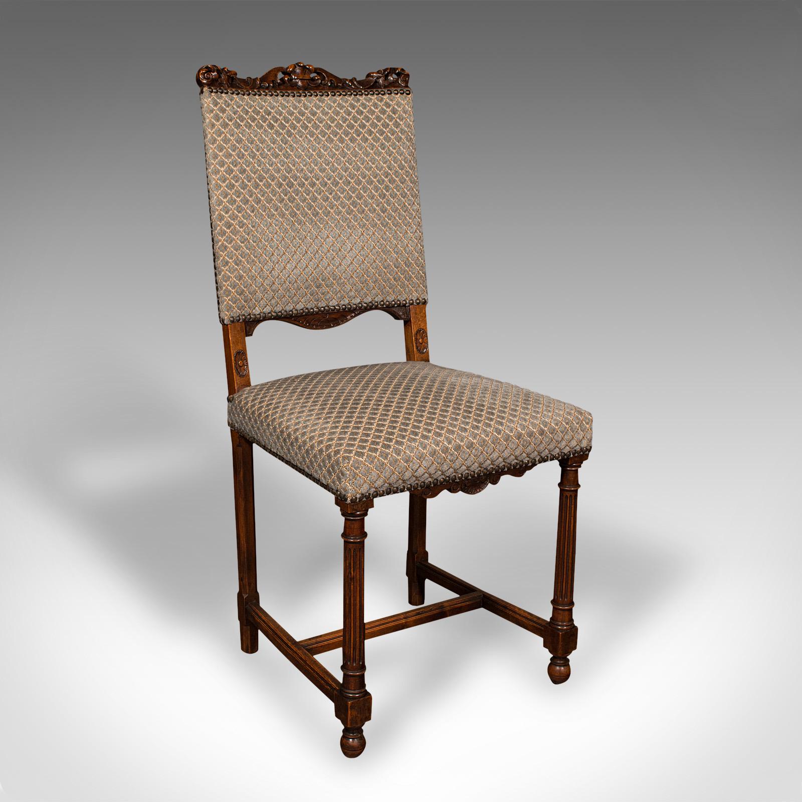 Ensemble de 8 chaises de salle à manger anciennes, anglaises, noyer, sculpture, assise, édouardiennes, vers 1910 en vente 1
