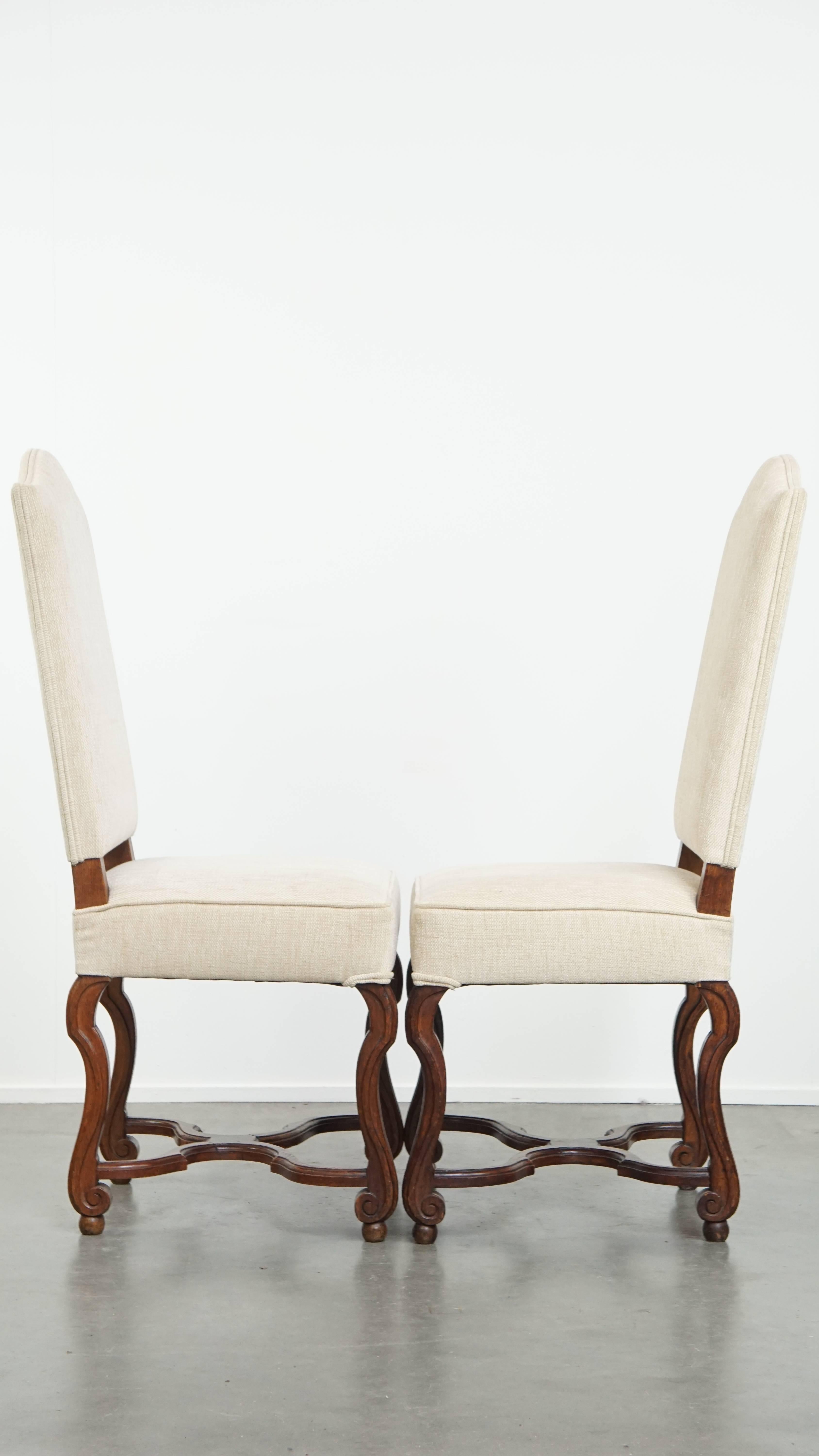 Romain classique Ensemble de 8 chaises de salle à manger anciennes avec cadre en bois et tapisserie beige en vente