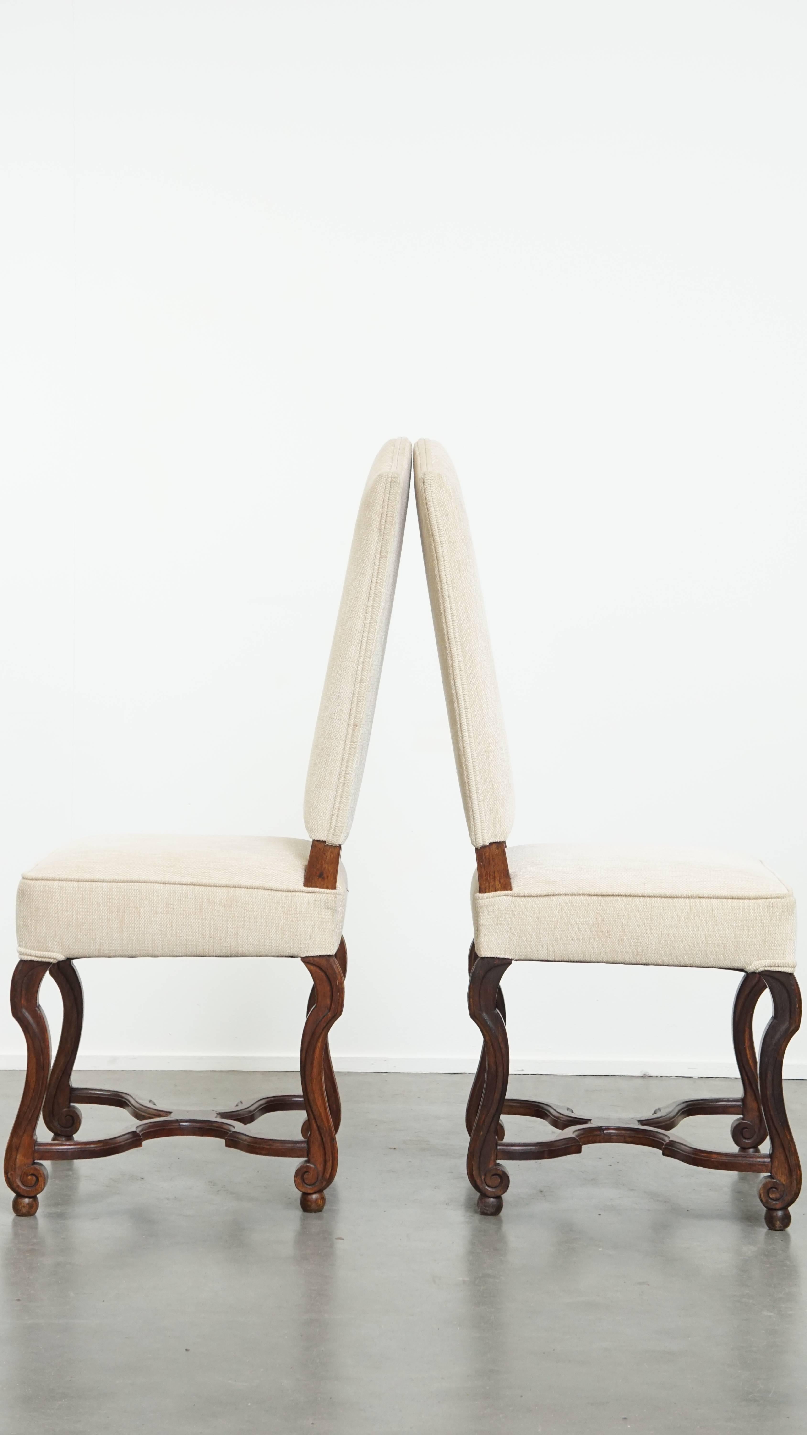 Ensemble de 8 chaises de salle à manger anciennes avec cadre en bois et tapisserie beige Bon état - En vente à Harderwijk, NL