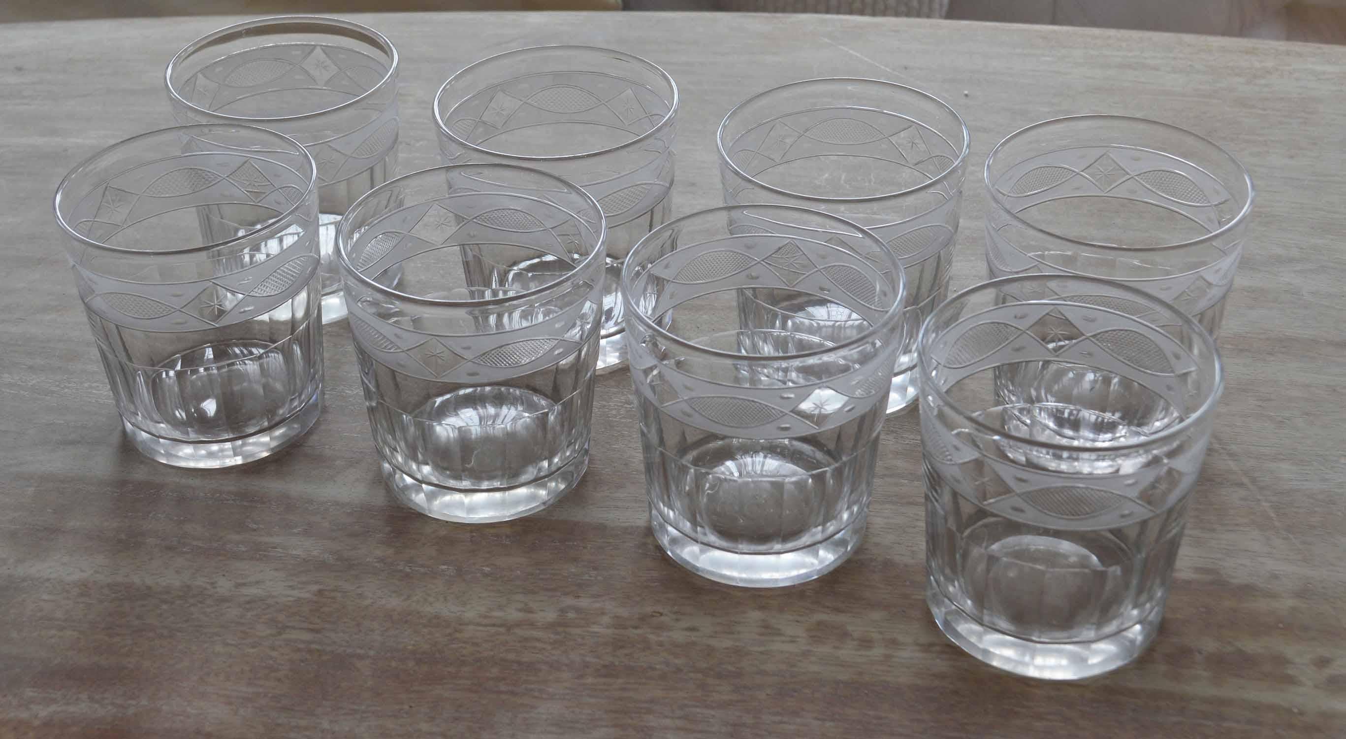 Great set of Georgian style whisky tumblers

Finely engraved and faceted

There are pontil marks evident on some of them

All in perfect condition.

 