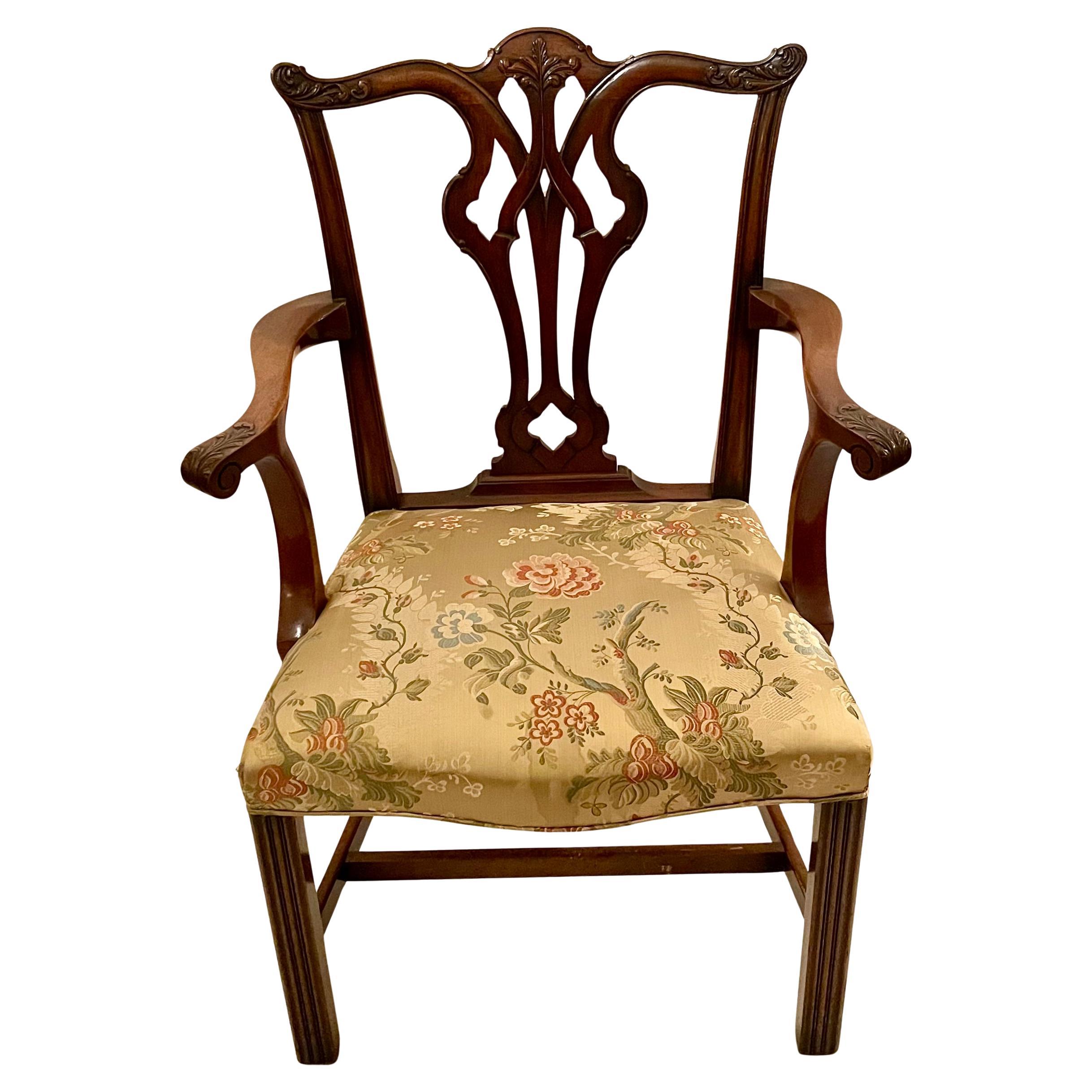 Set of 8 Antique English Mahogany Dining Room Chair, Circa 1890's. In Good Condition For Sale In New Orleans, LA