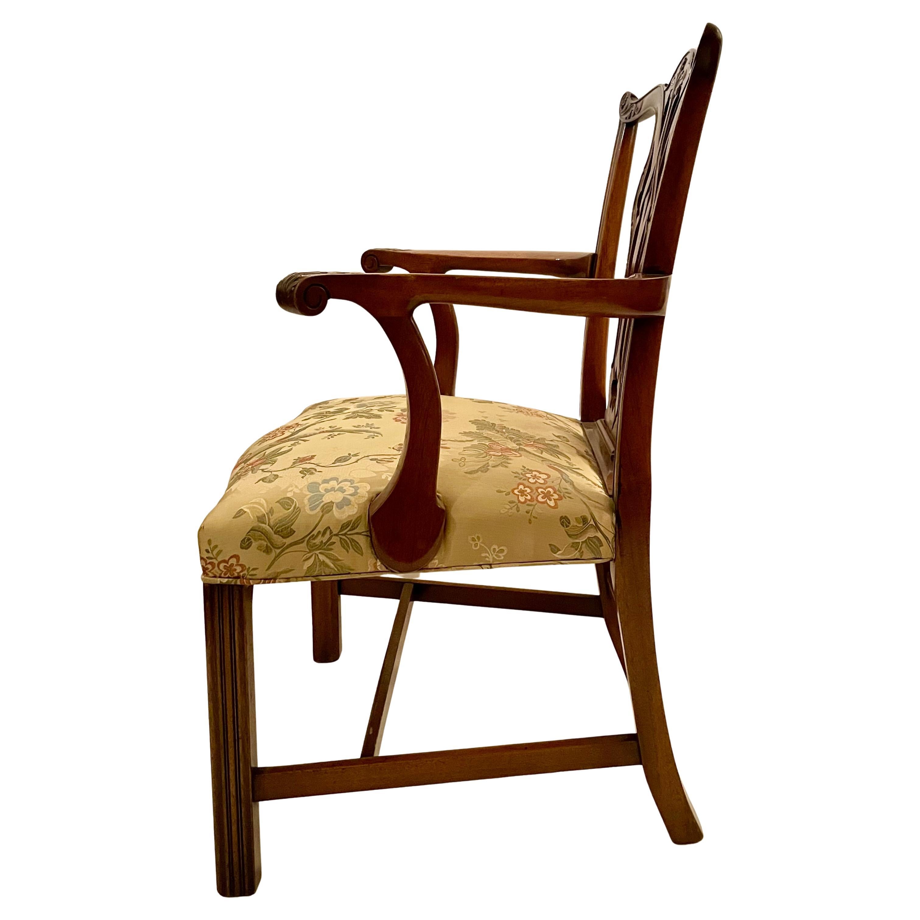 Set of 8 Antique English Mahogany Dining Room Chair, Circa 1890's. For Sale 2
