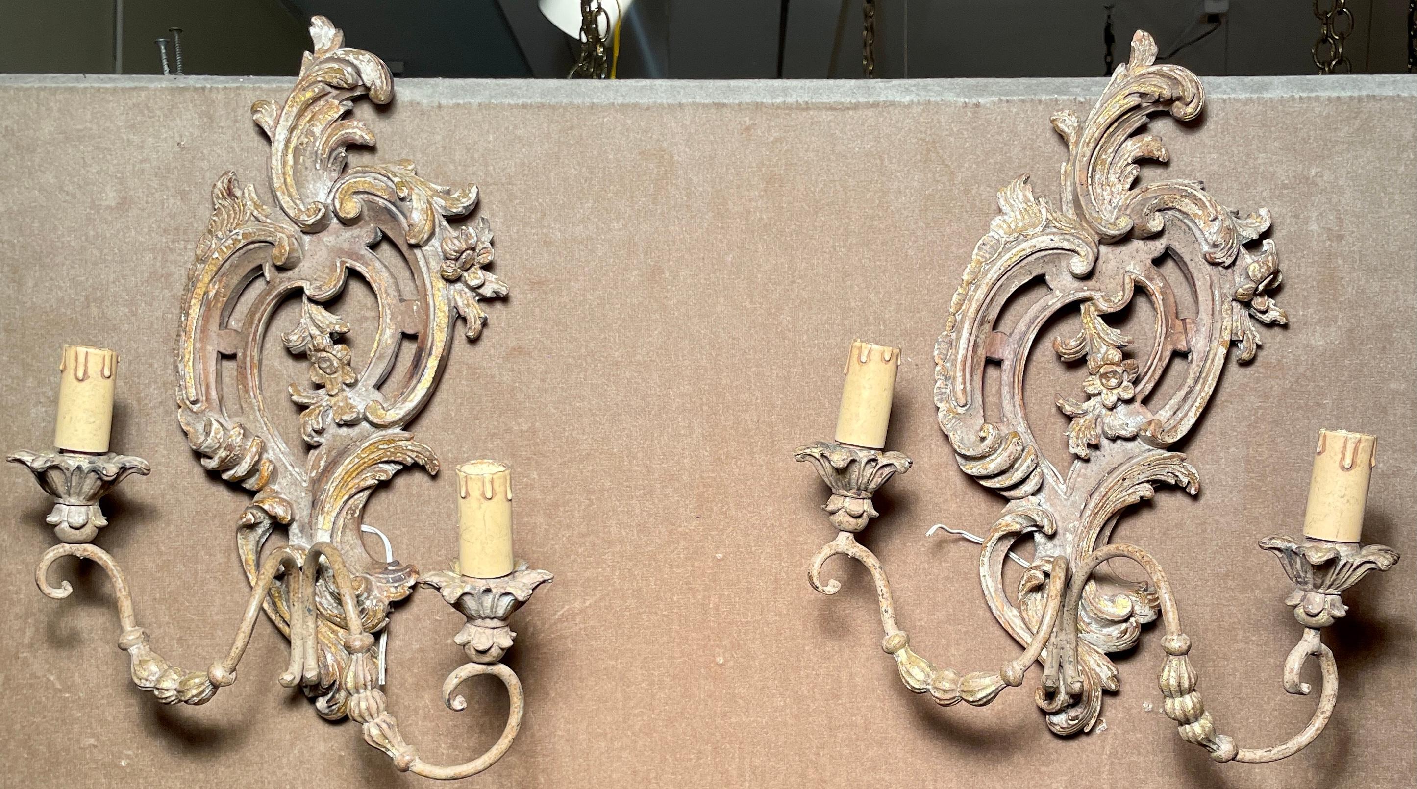 Set Of 8 Antique French Baroque Carved Wood Wall Sconces, Circa 1900. In Good Condition For Sale In New Orleans, LA