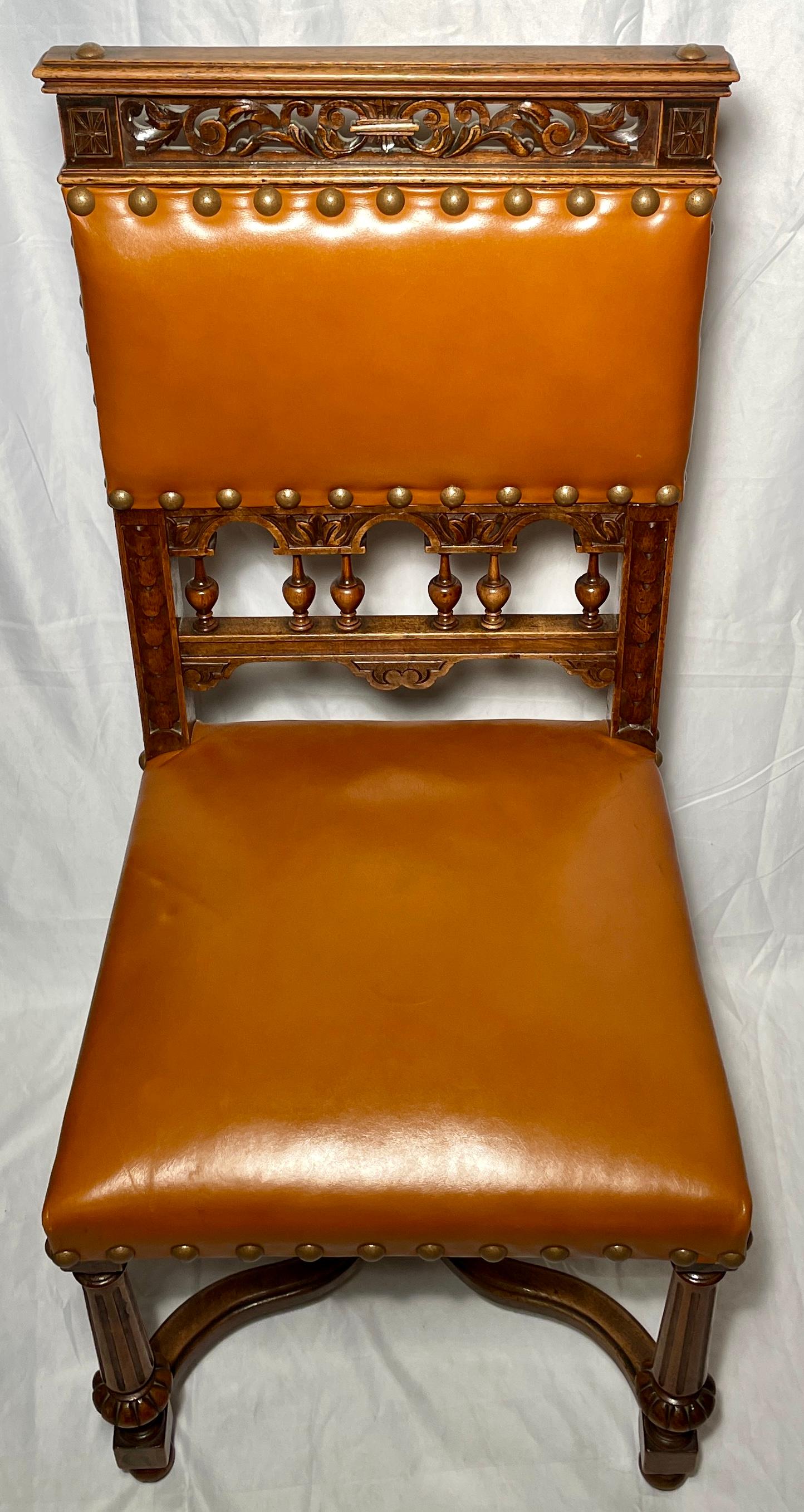 Français Ensemble de 8 chaises de salle à manger françaises anciennes en noyer « François Premier », vers 1880. en vente