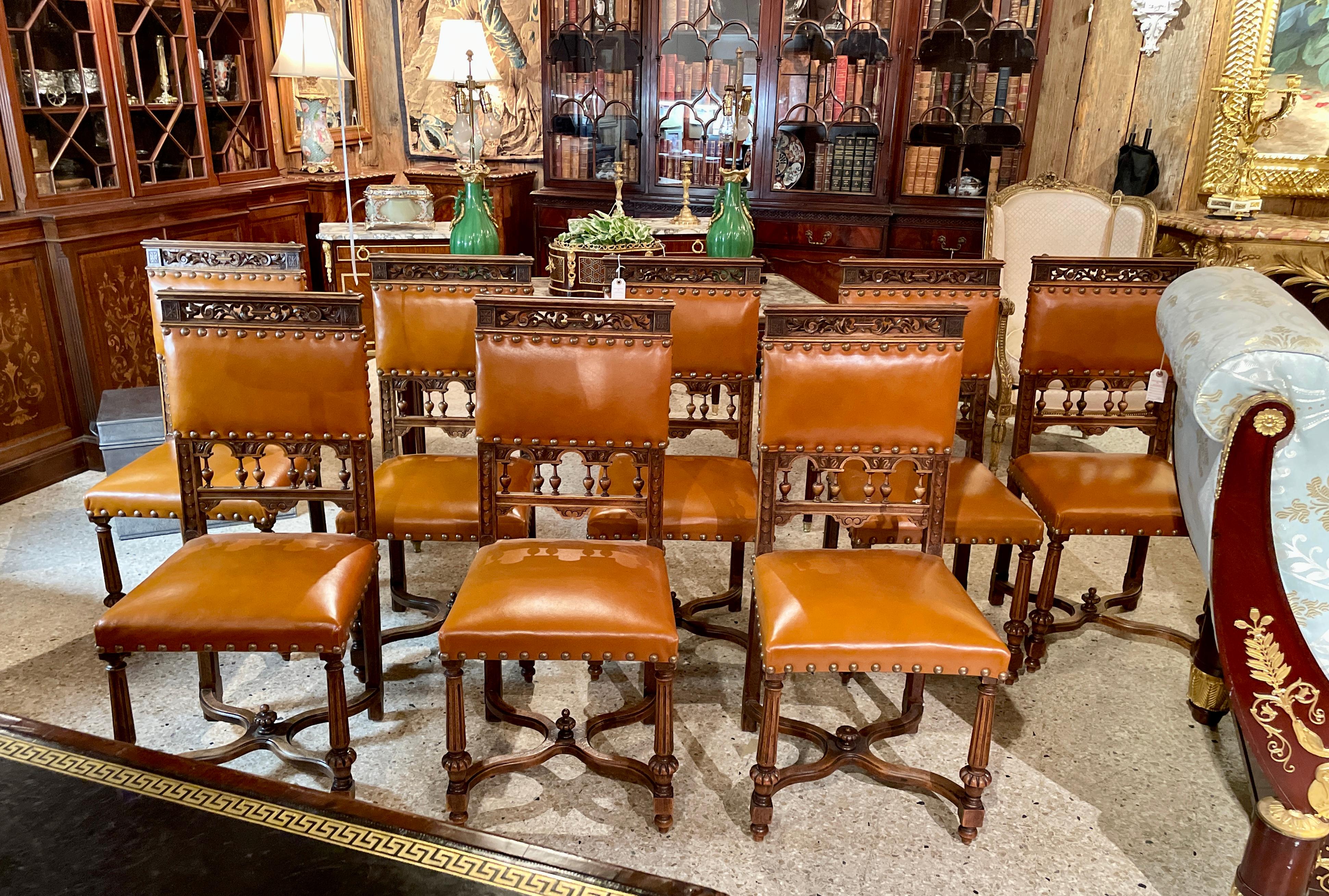 Ensemble de 8 chaises de salle à manger françaises anciennes en noyer « François Premier », vers 1880. en vente 1