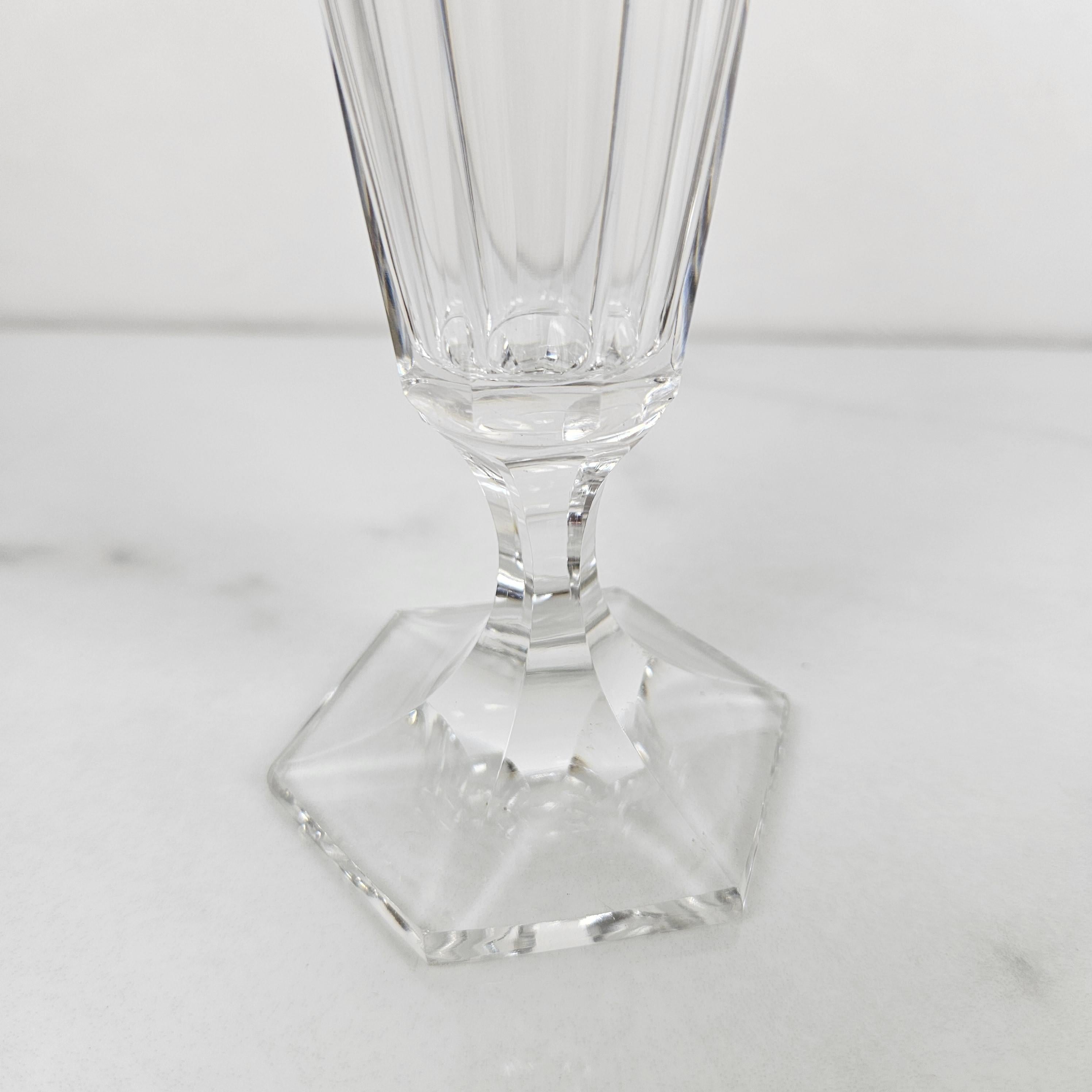 Set de 8 flûtes à champagne en cristal soufflé à la main Antique French avec base taillée Bon état - En vente à Oud Beijerland, NL
