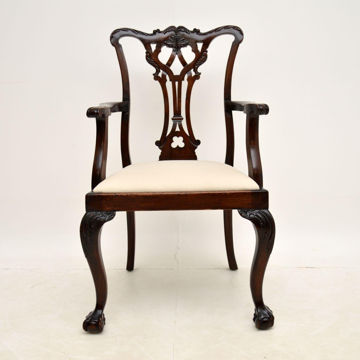 Set of 8 Antique Mahogany Chippendale Dining Chairs In Good Condition In London, GB