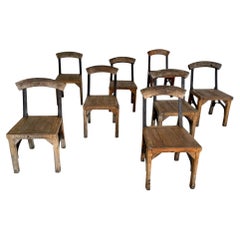 Conjunto de 8 sillas antiguas de roble y hierro, años 40 Francia