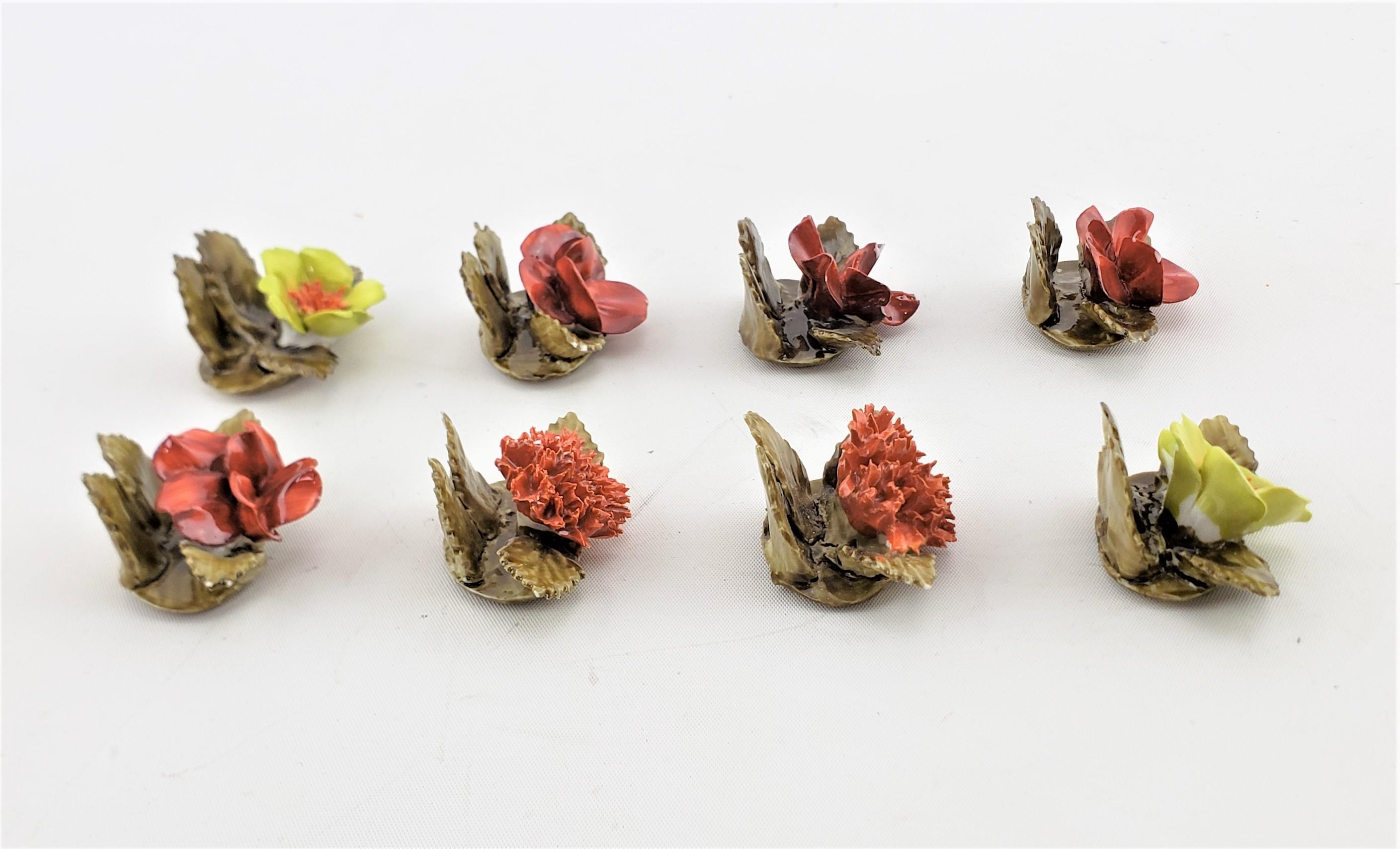 Art déco Ensemble de 8 porte-cartes de table ou porte-menu anciens Royal Adderley en porcelaine à motifs floraux en forme d'os en vente