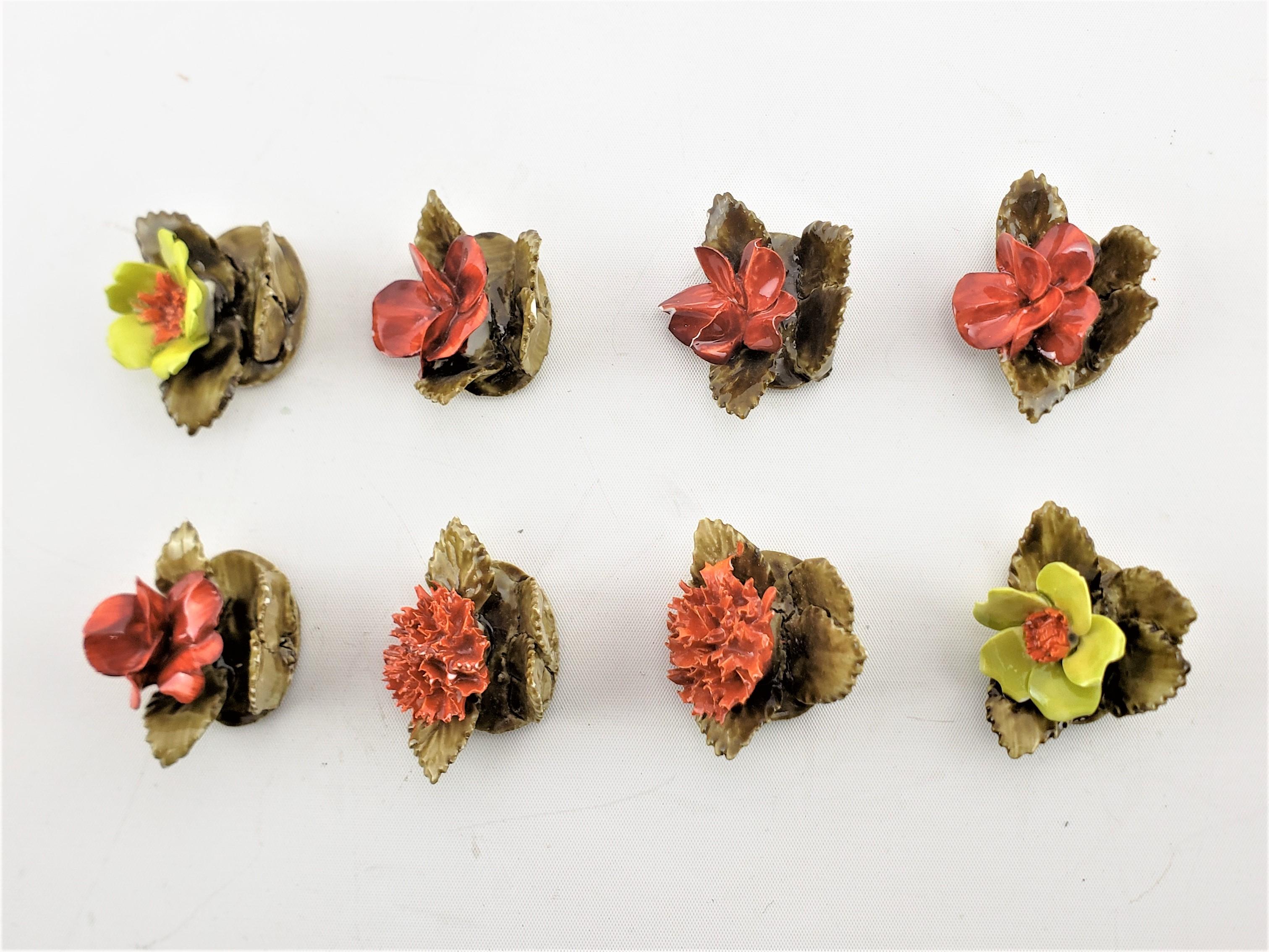Juego de 8 Mantenedores de Carta o Menú Antiguos Royal Adderley Florales de China de Hueso siglo XX en venta