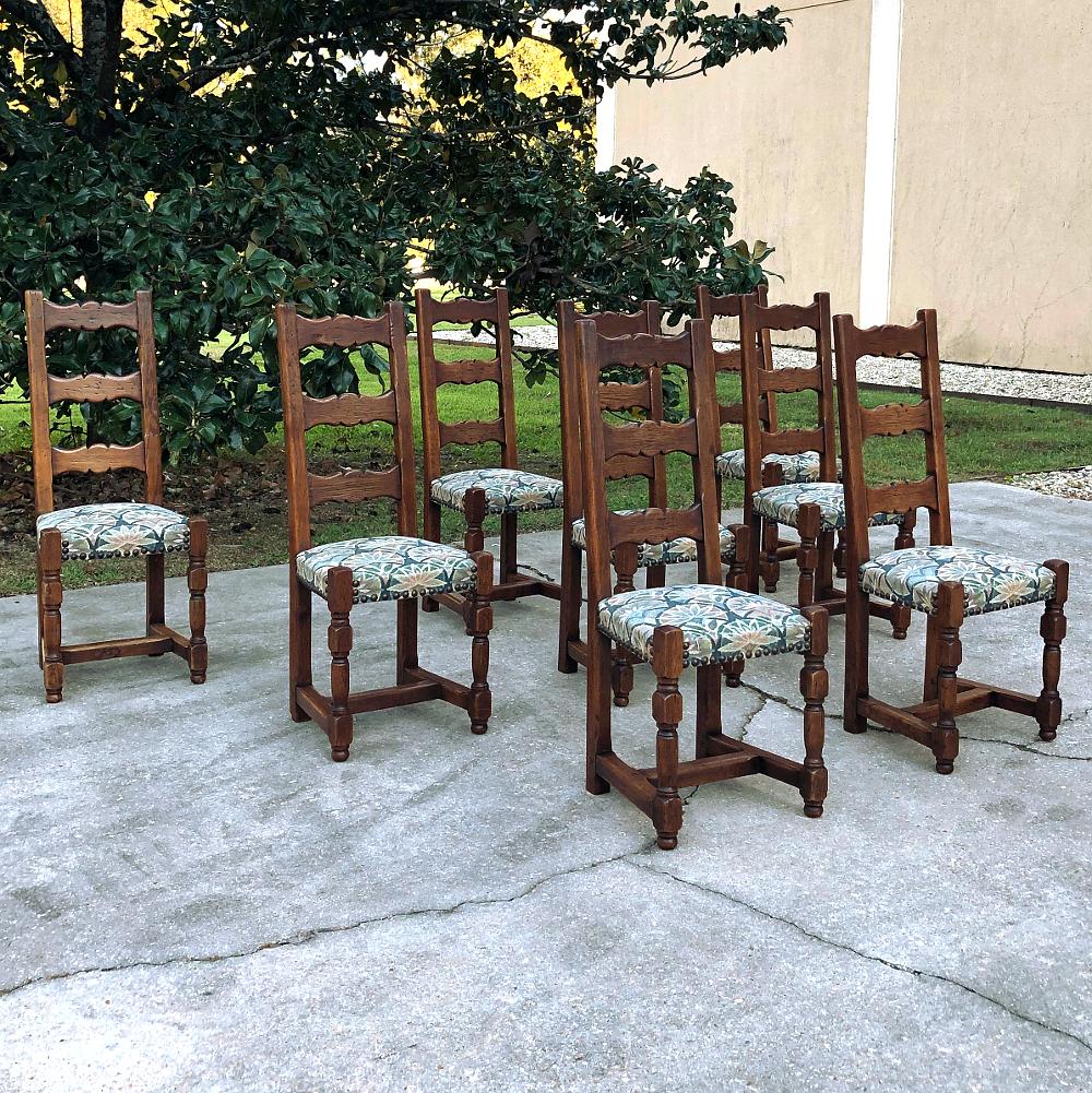 Fait main Ensemble de 8 chaises de salle à manger rustiques antiques en vente