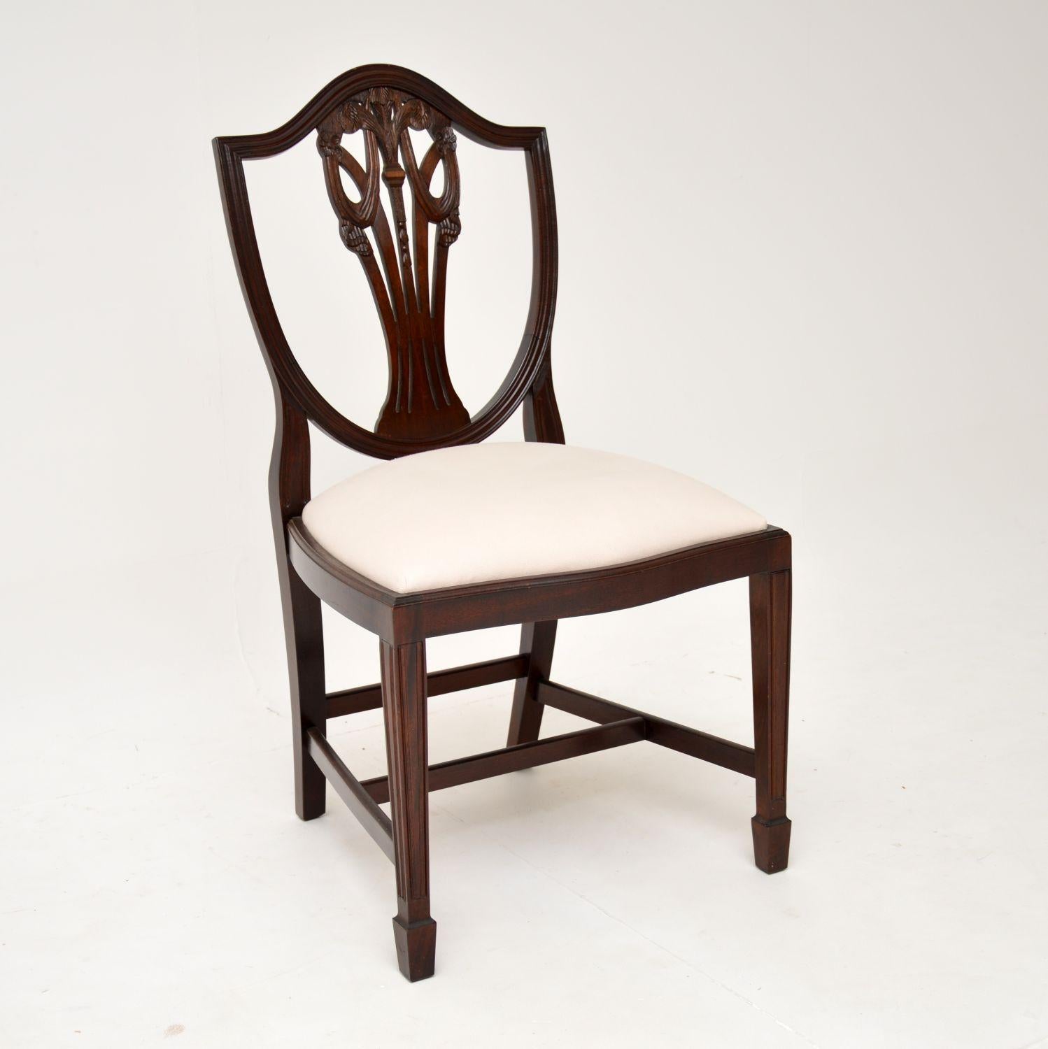 Set of 8 Antique Sheraton Style Dining Chairs In Good Condition In London, GB