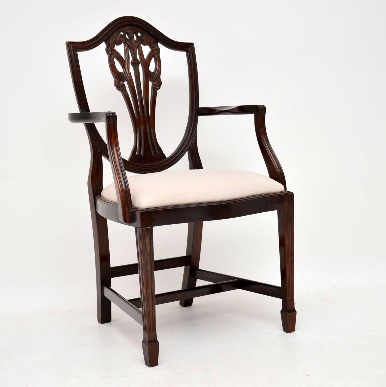 British Set of 8 Antique Sheraton Style Mahogany Shield Back Dining Chairs