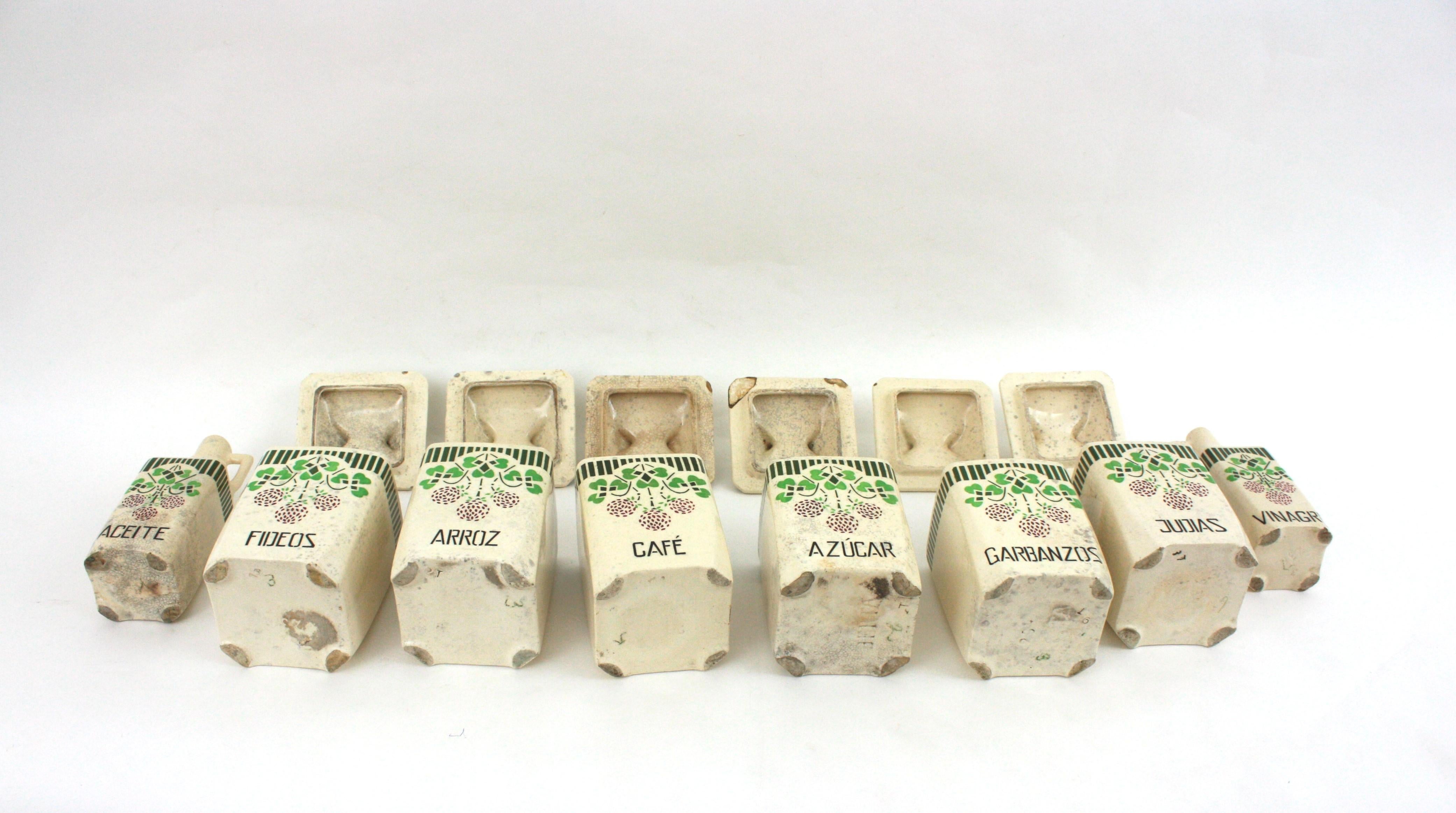 Set di 8 barattoli da cucina in ceramica spagnola antichi / barattoli di stoccaggio in vendita 10