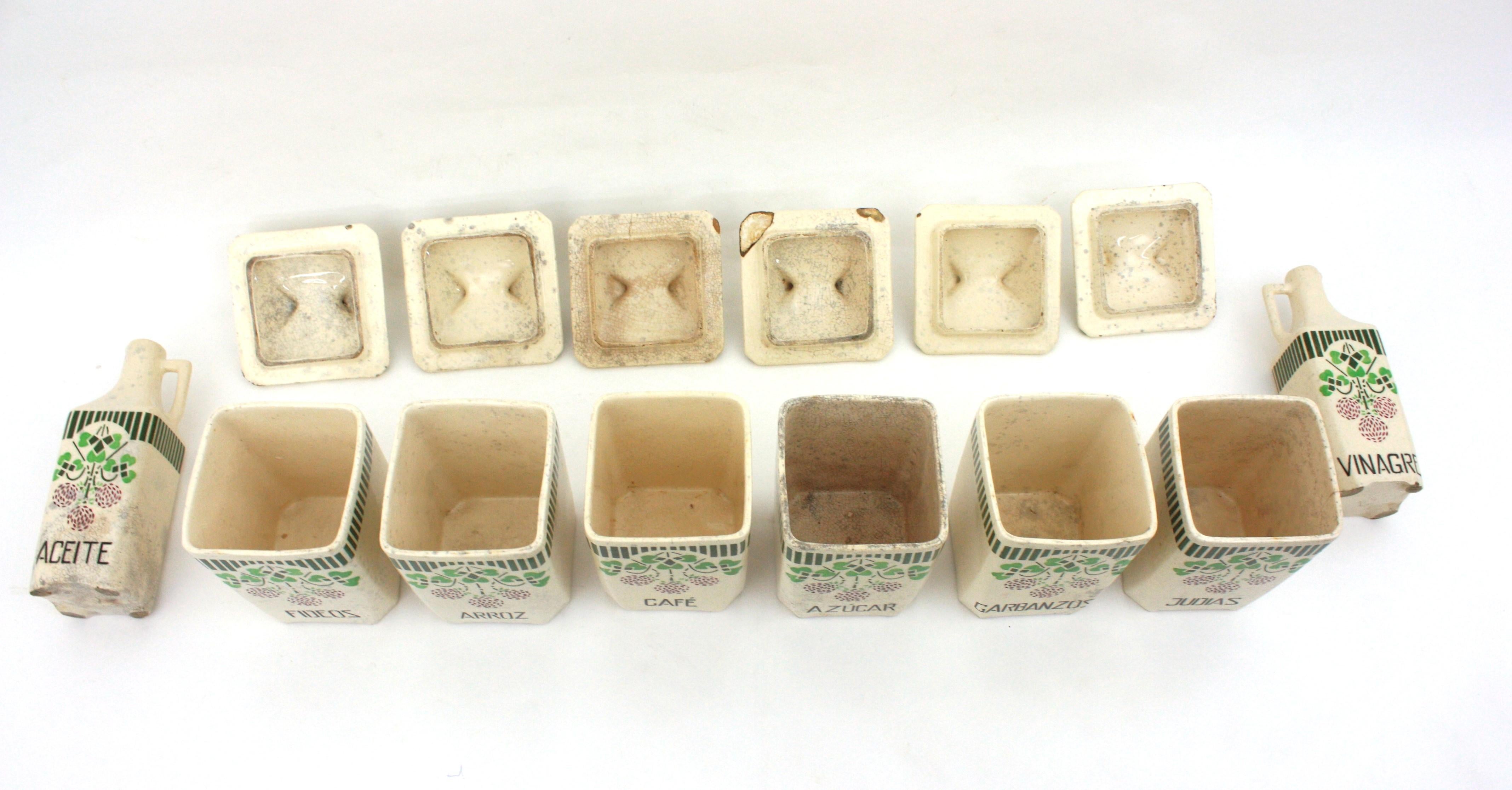 Set di 8 barattoli da cucina in ceramica spagnola antichi / barattoli di stoccaggio in vendita 11